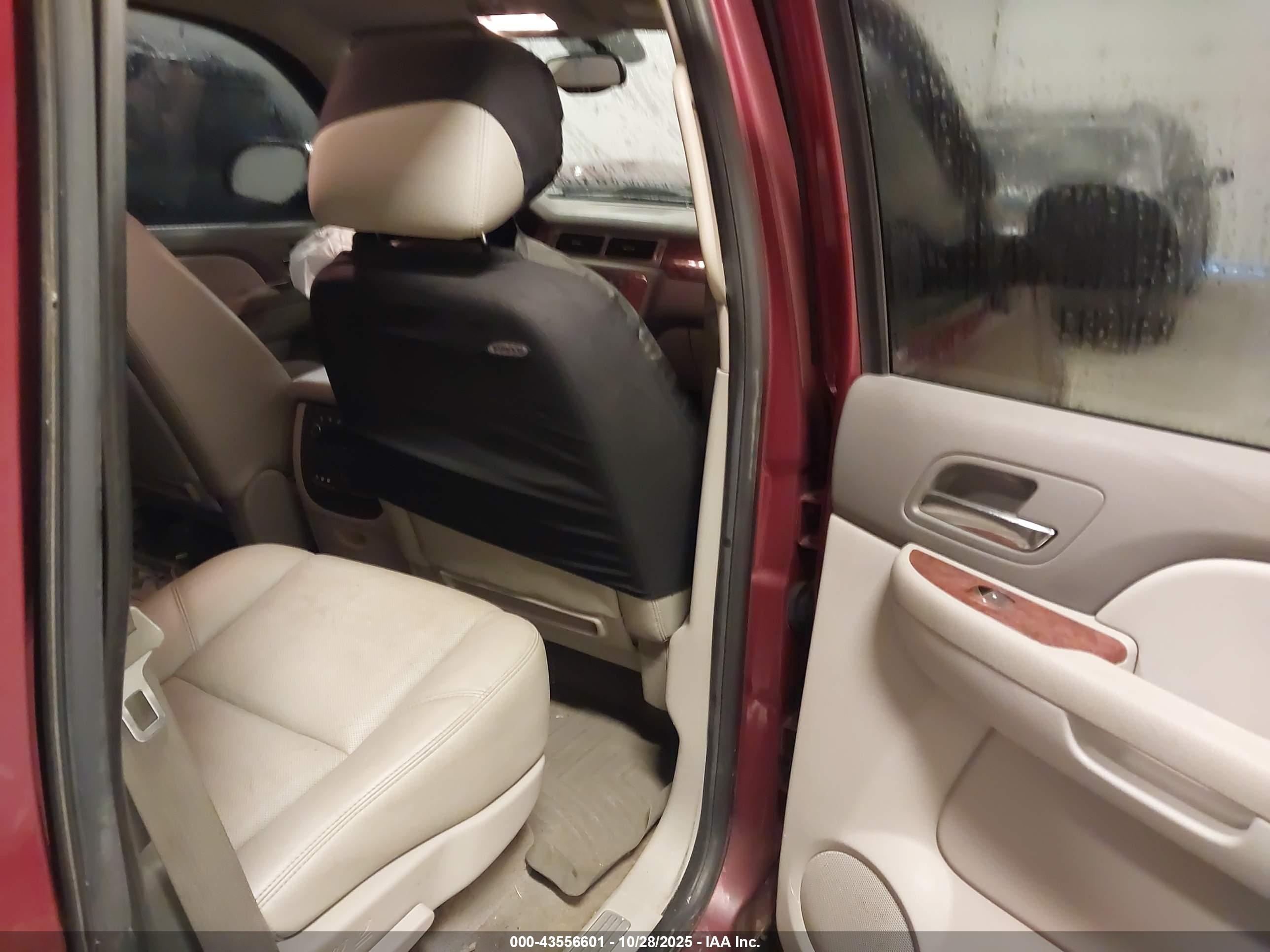 CHEVROLET TAHOE image 8