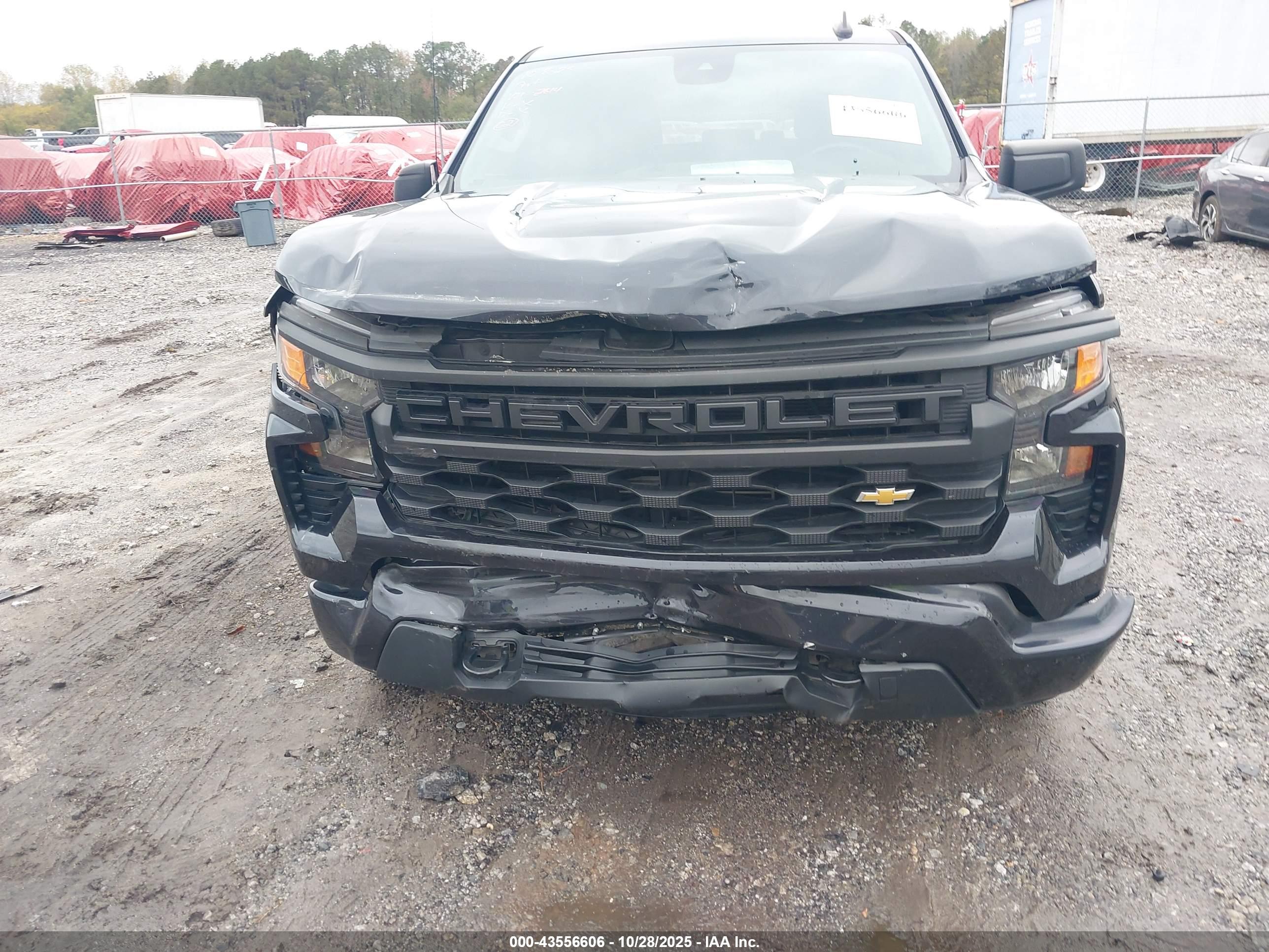 CHEVROLET SILVERADO image 6