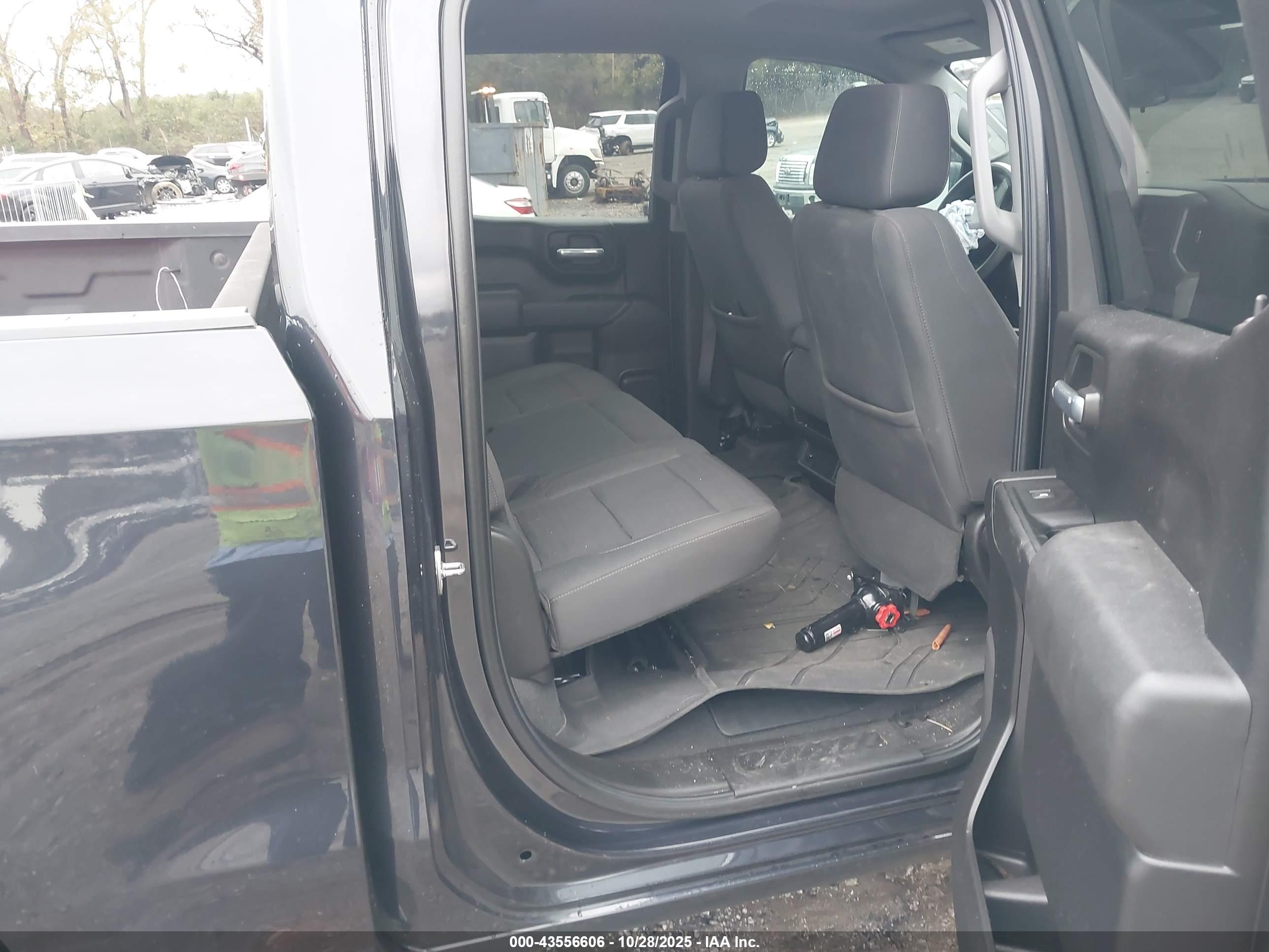CHEVROLET SILVERADO image 8