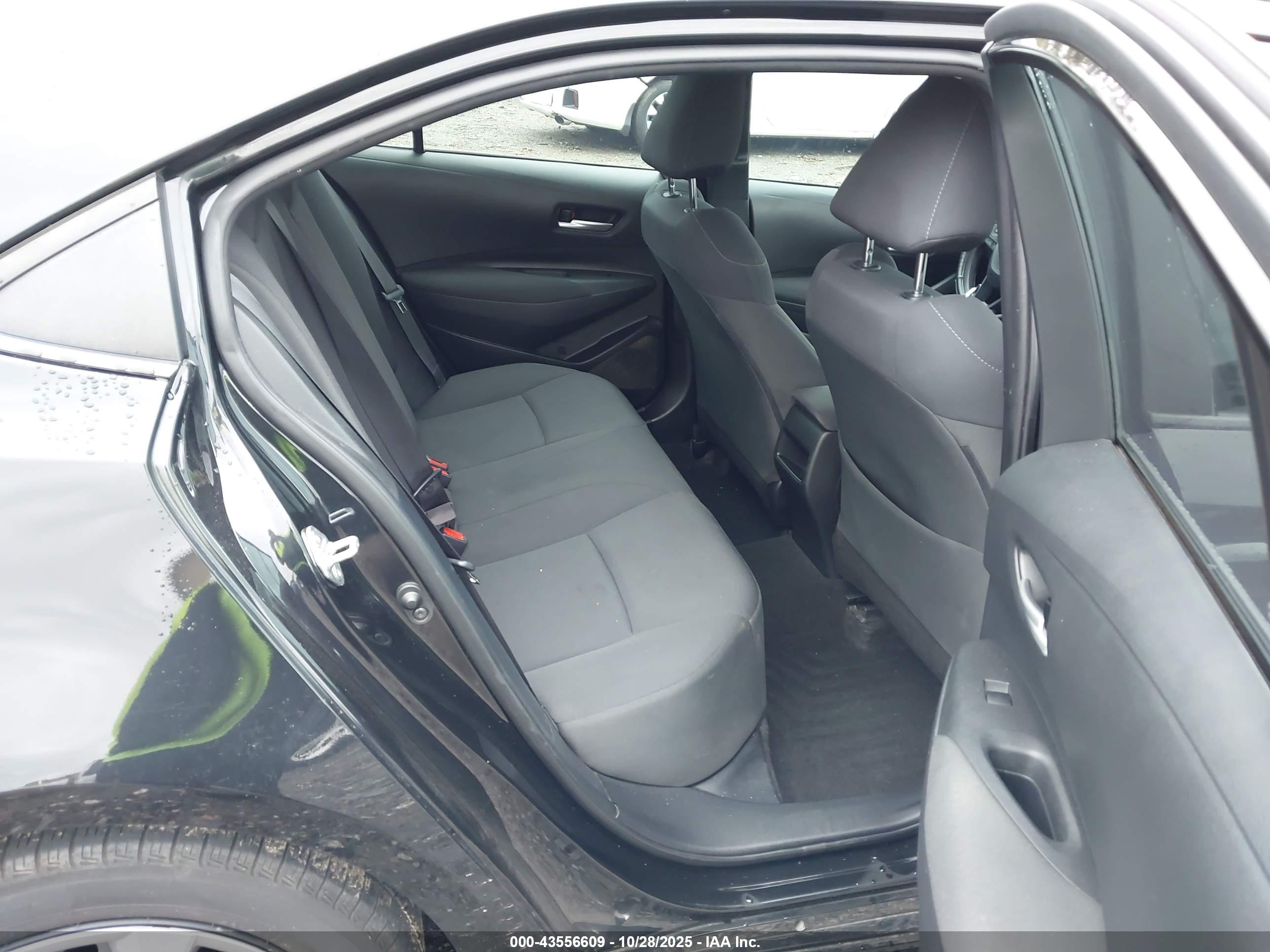 TOYOTA COROLLA image 8