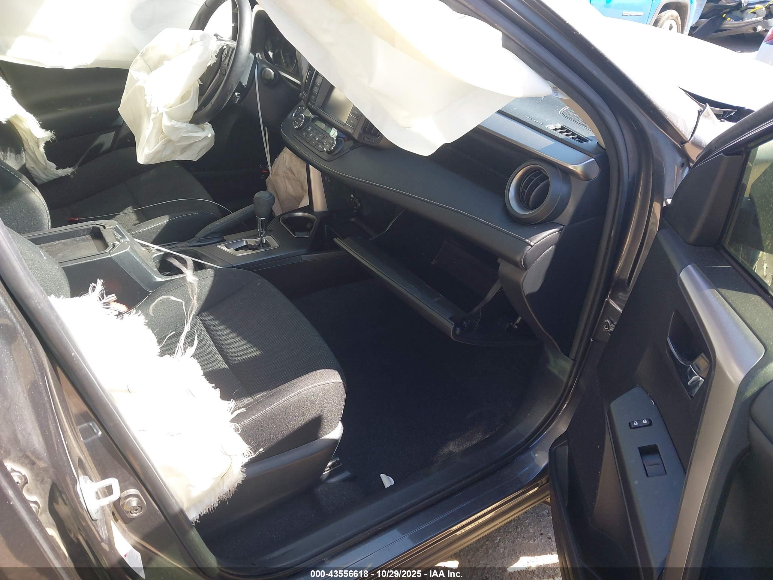 TOYOTA RAV4 image 5