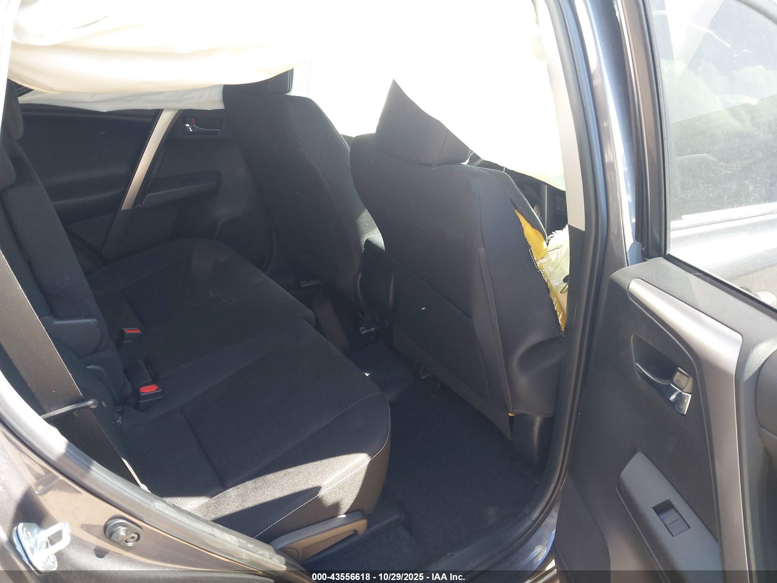 TOYOTA RAV4 image 8