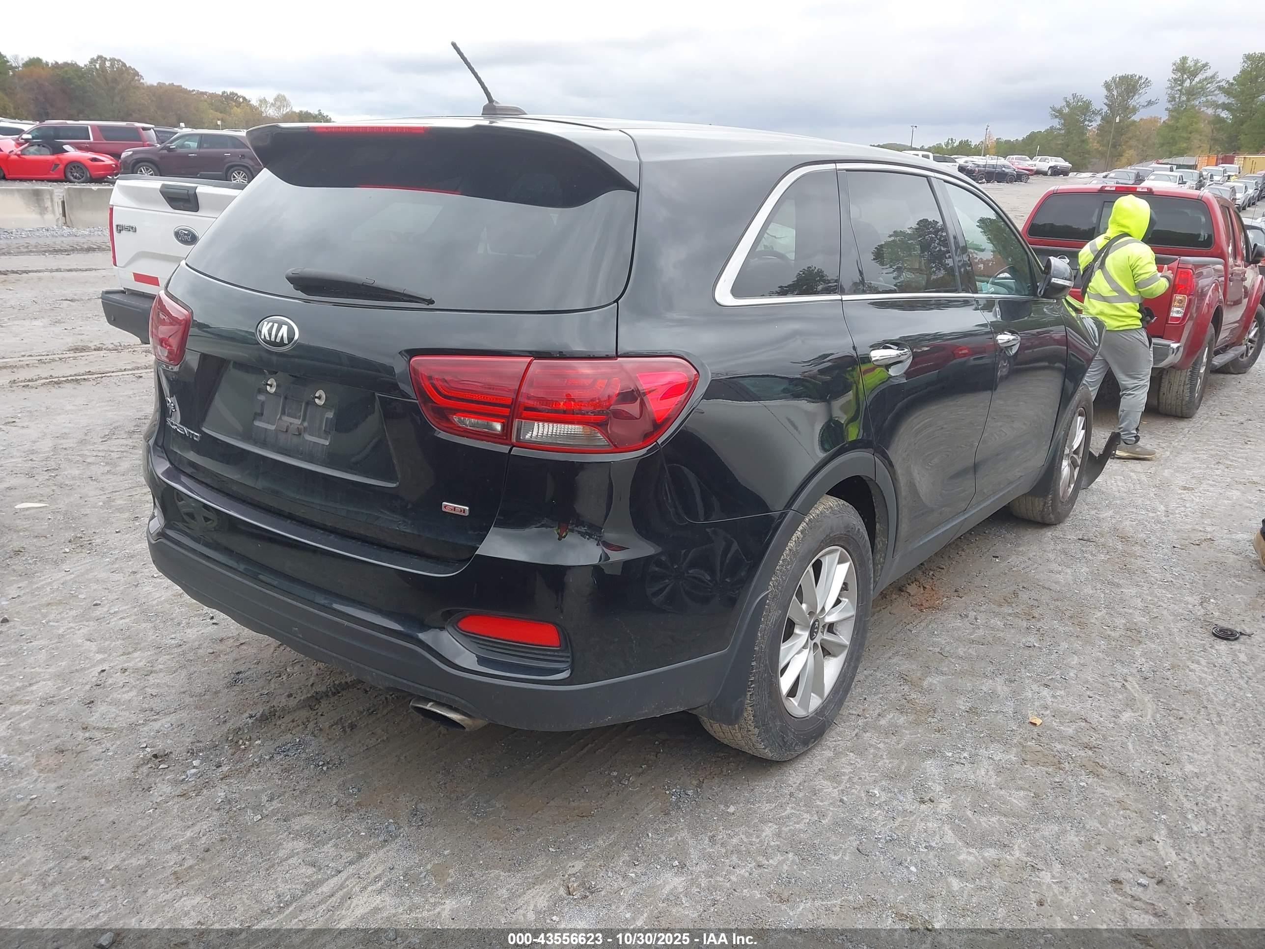 KIA SORENTO image 4