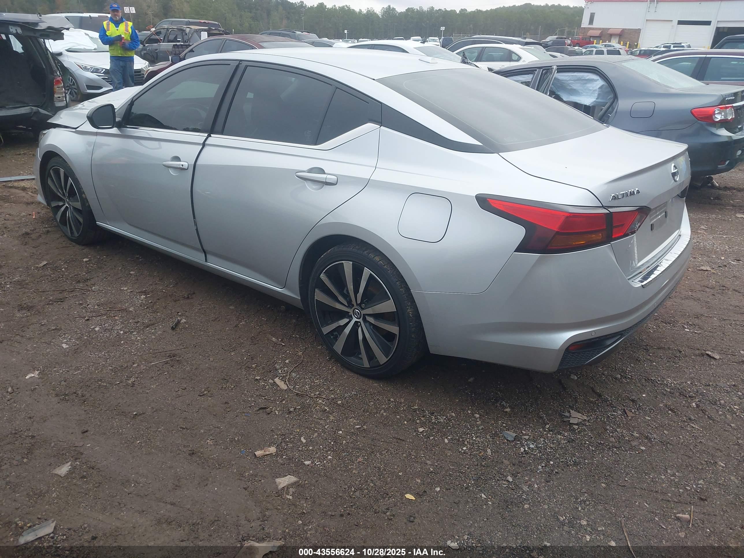 NISSAN ALTIMA image 3