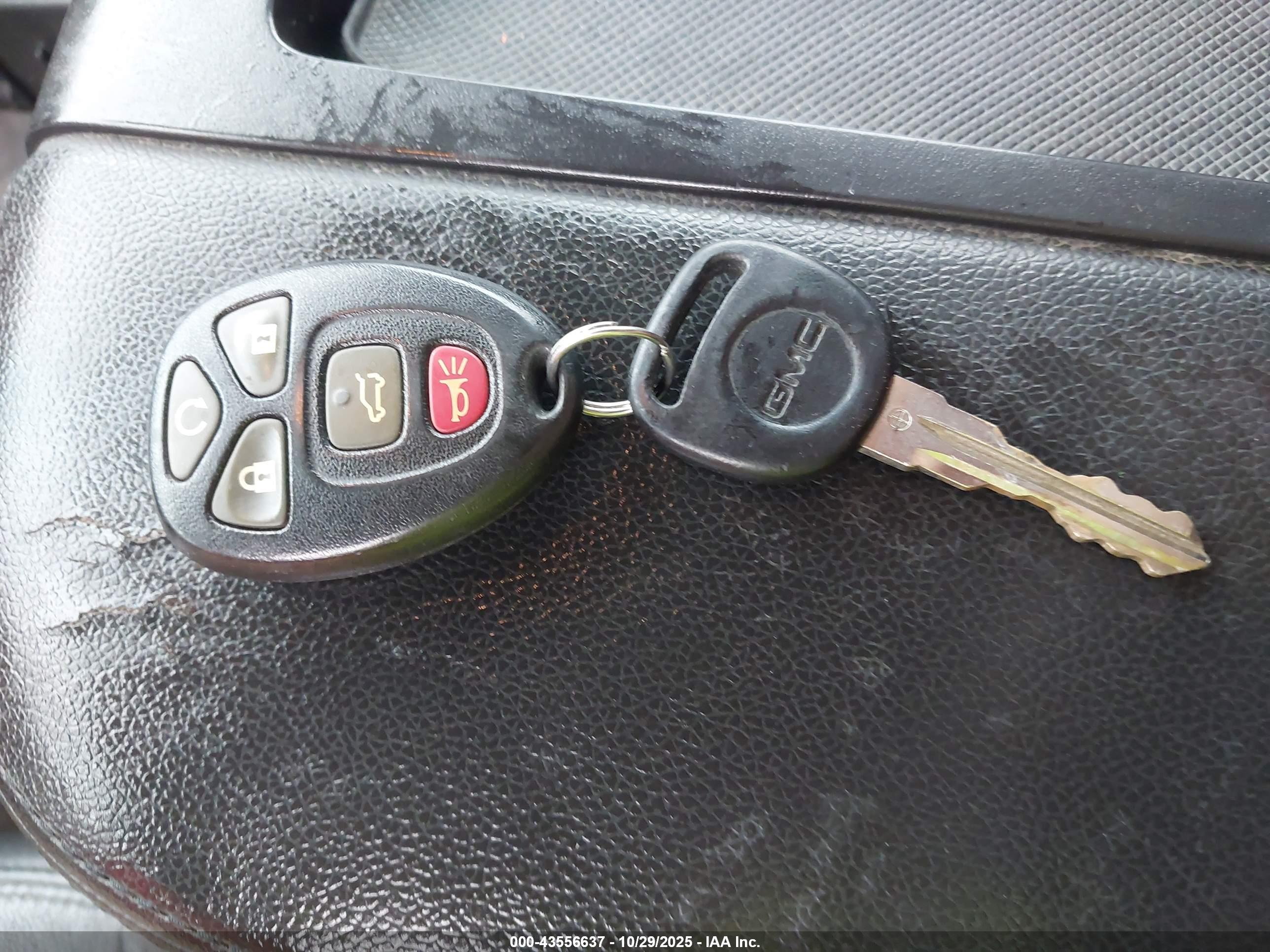 GMC YUKON image 11