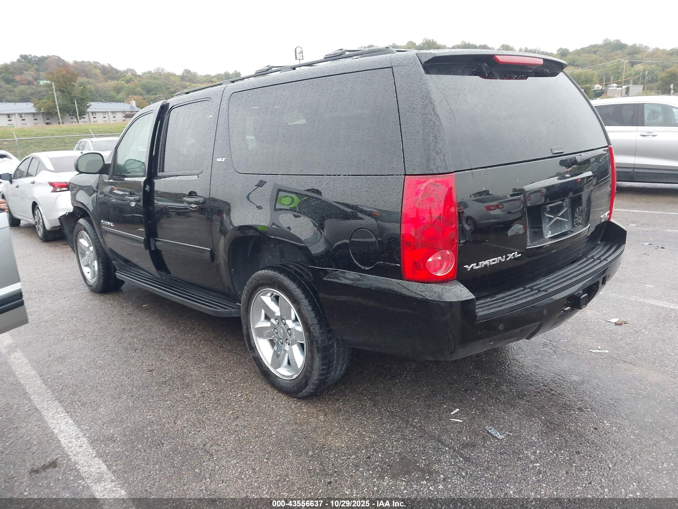 GMC YUKON image 3