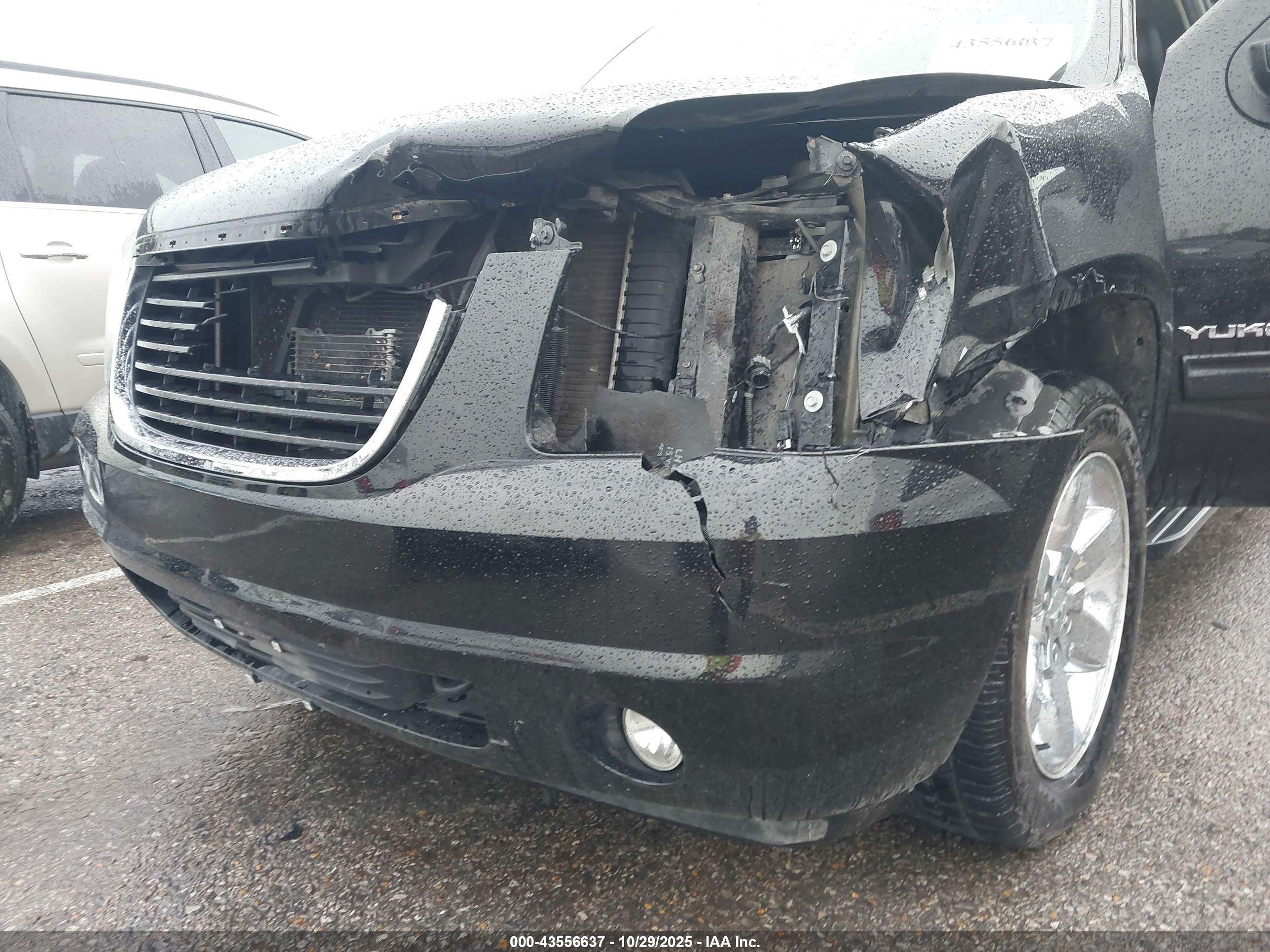 GMC YUKON image 6