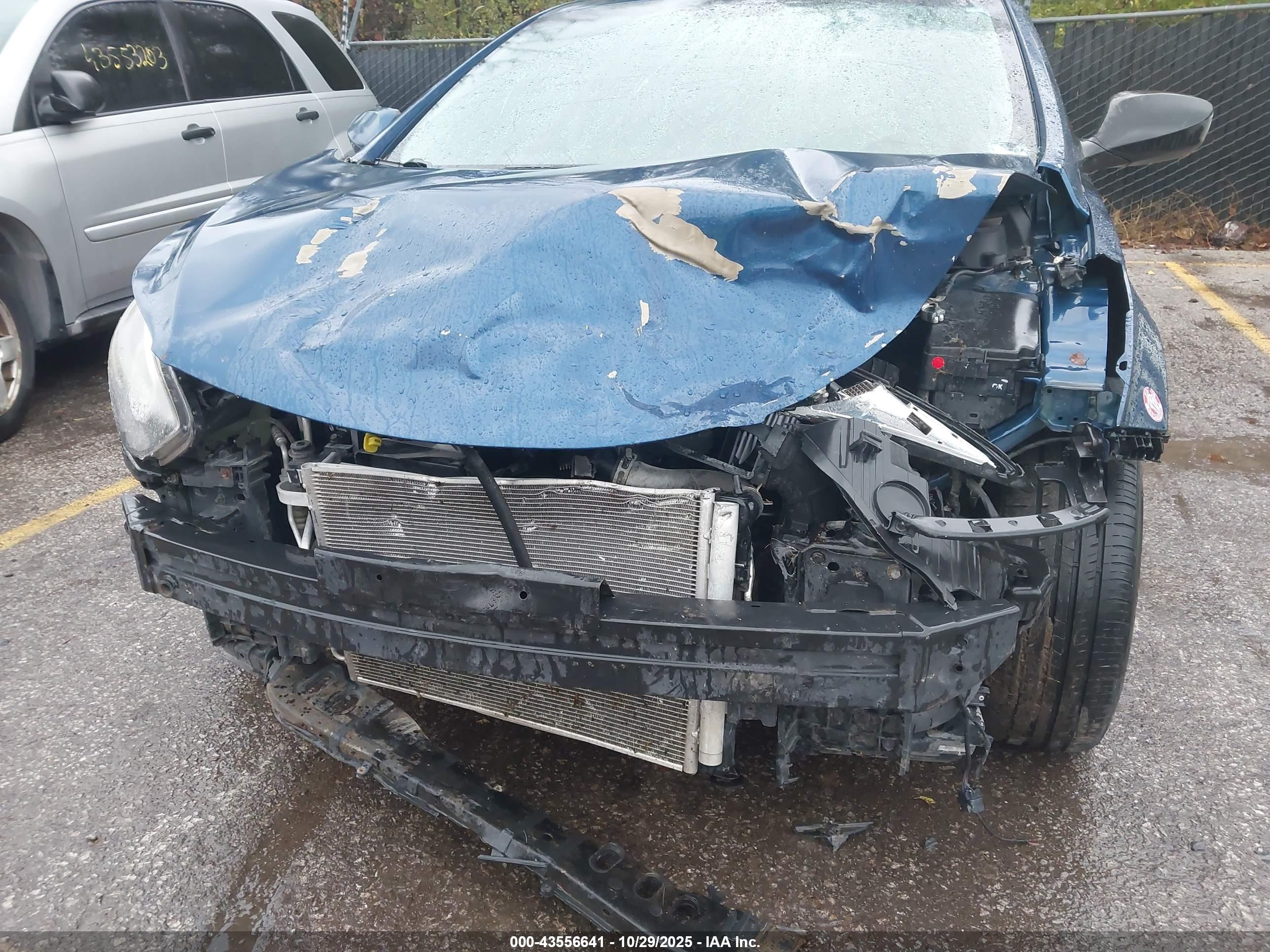 HYUNDAI ELANTRA image 6