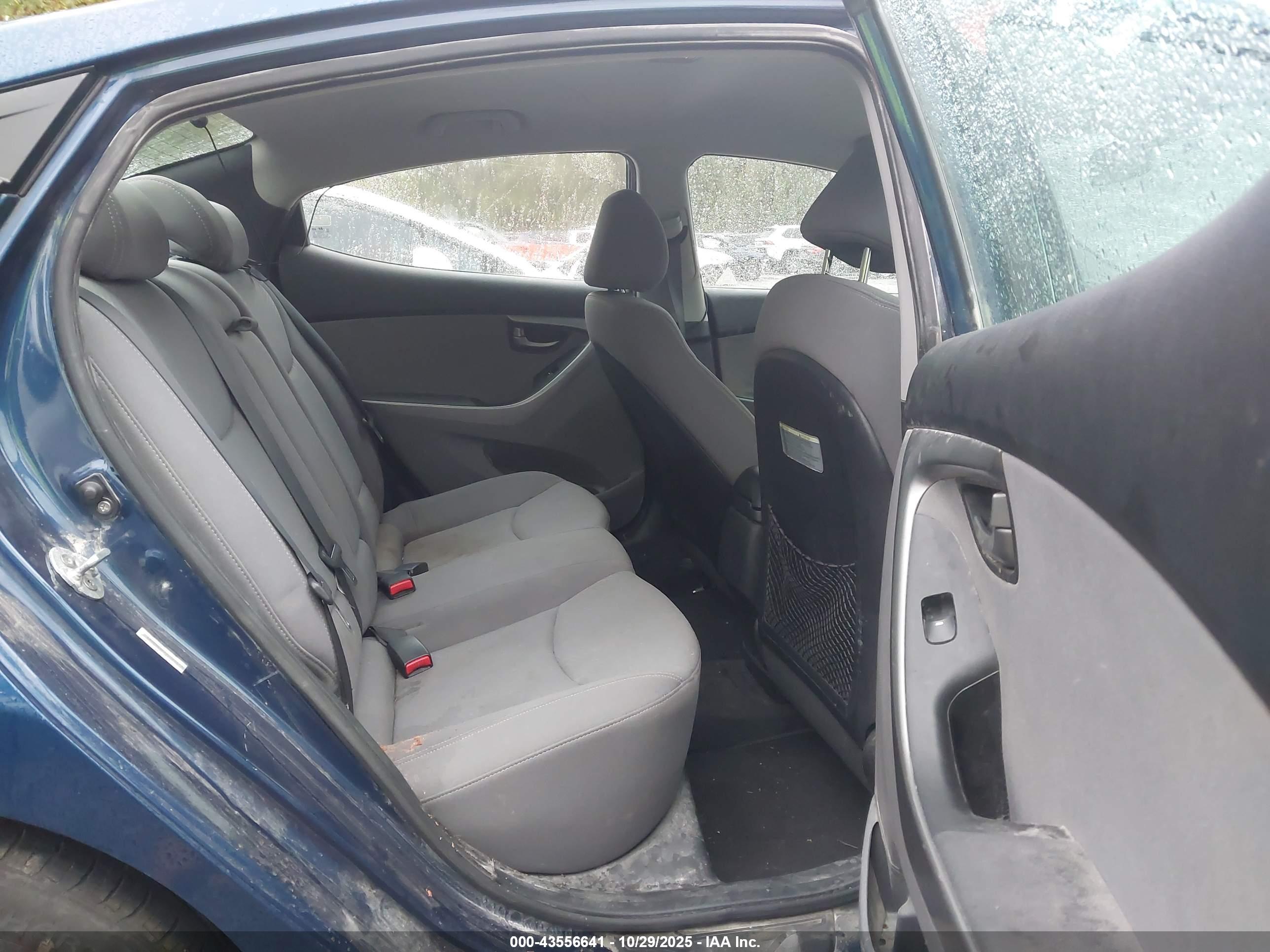 HYUNDAI ELANTRA image 8