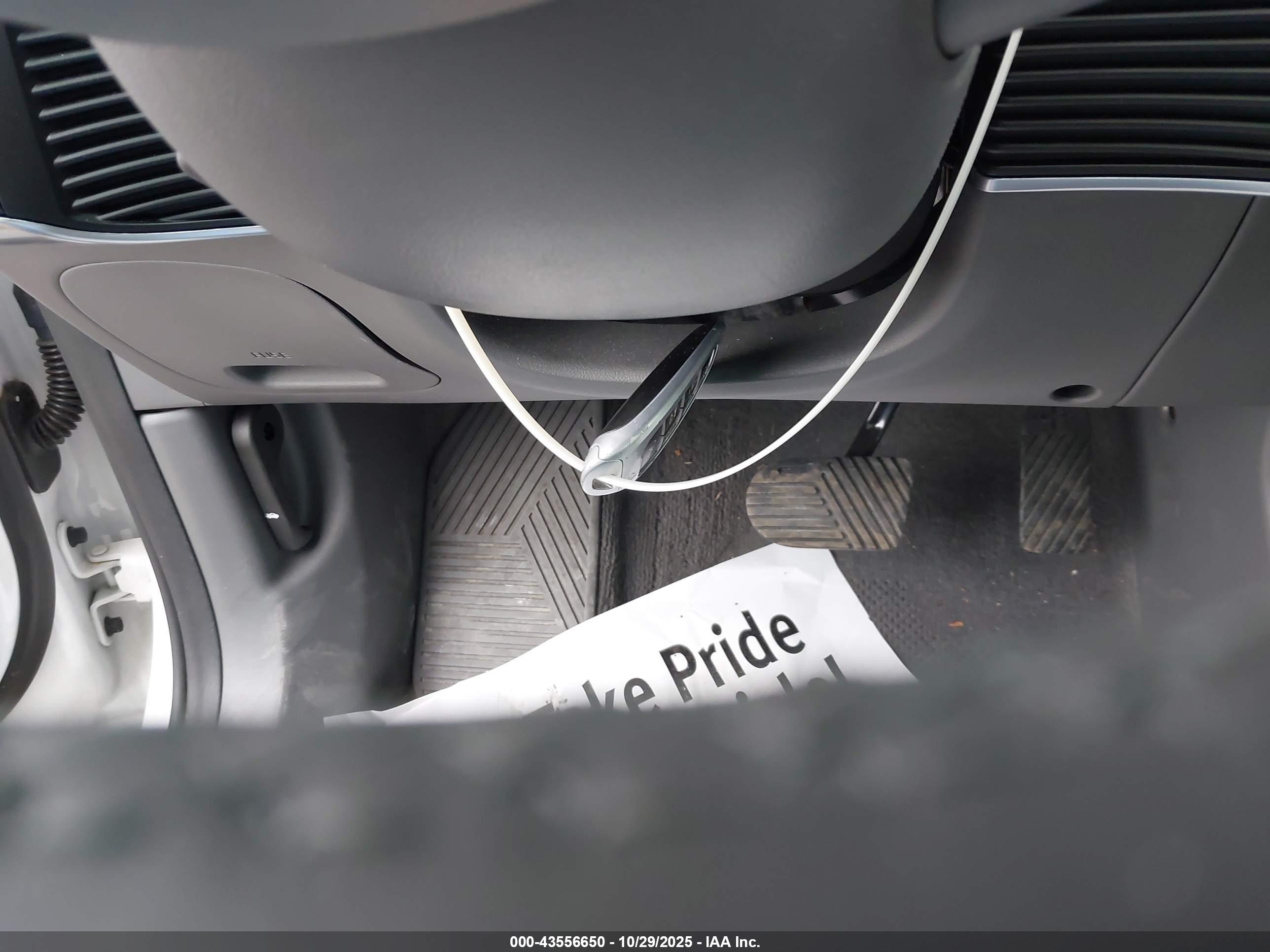 HYUNDAI IONIQ image 11