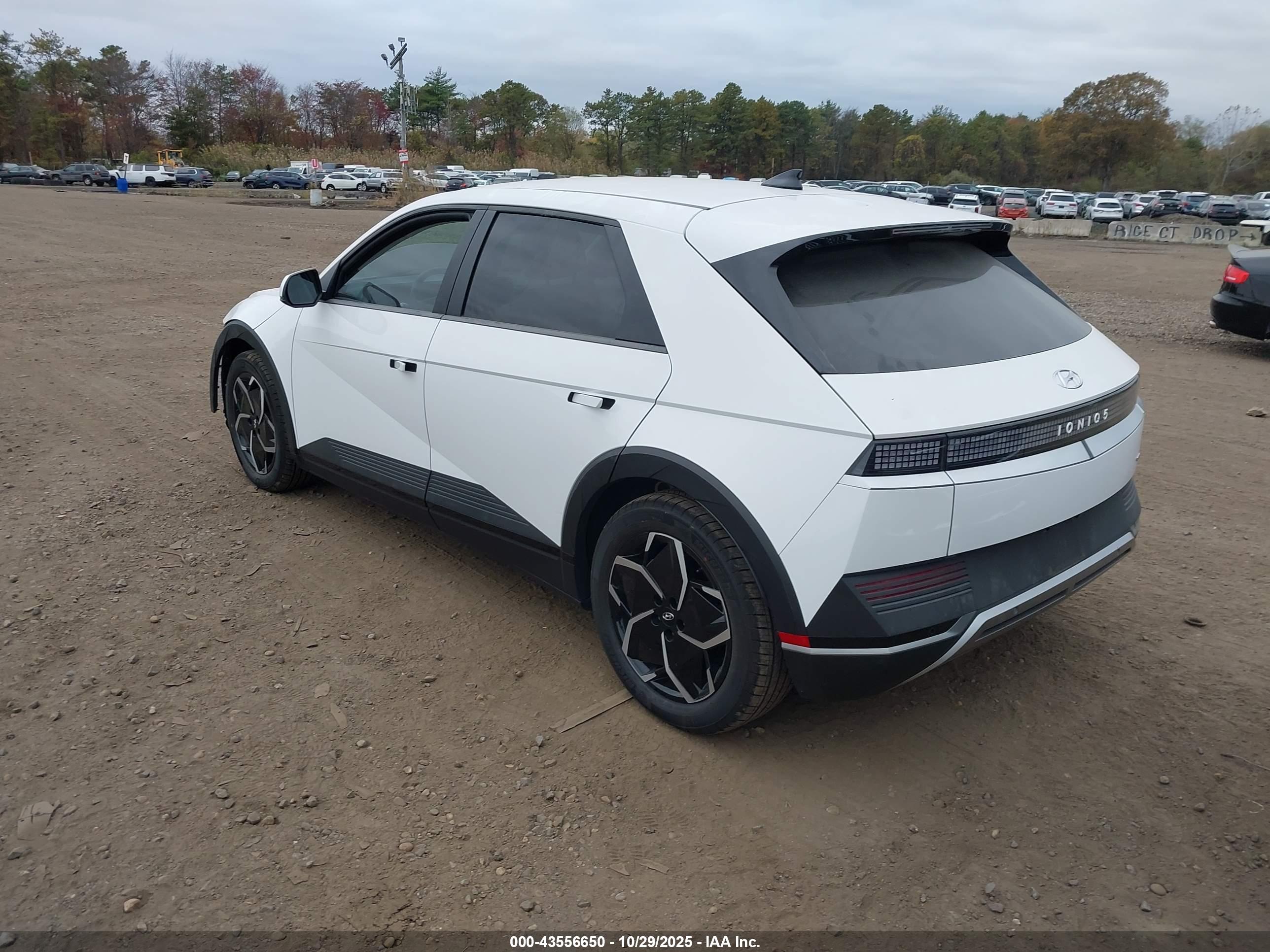 HYUNDAI IONIQ image 3
