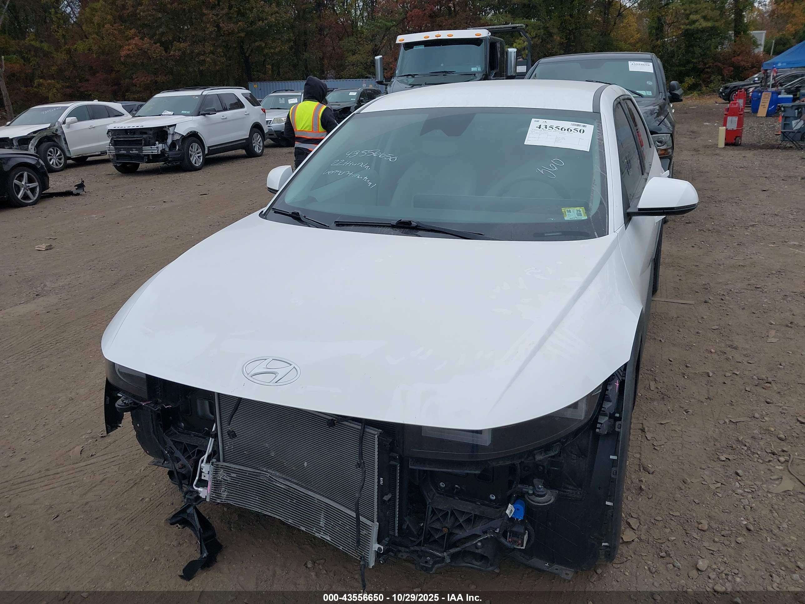 HYUNDAI IONIQ image 6