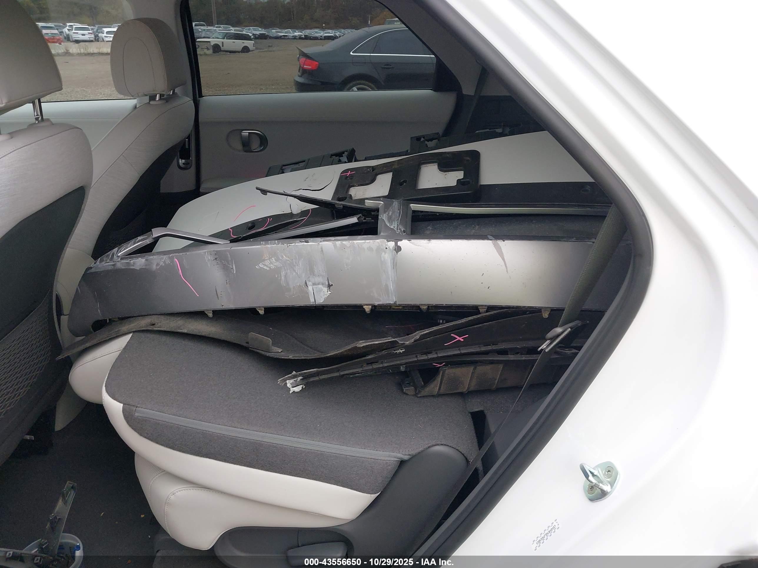 HYUNDAI IONIQ image 8