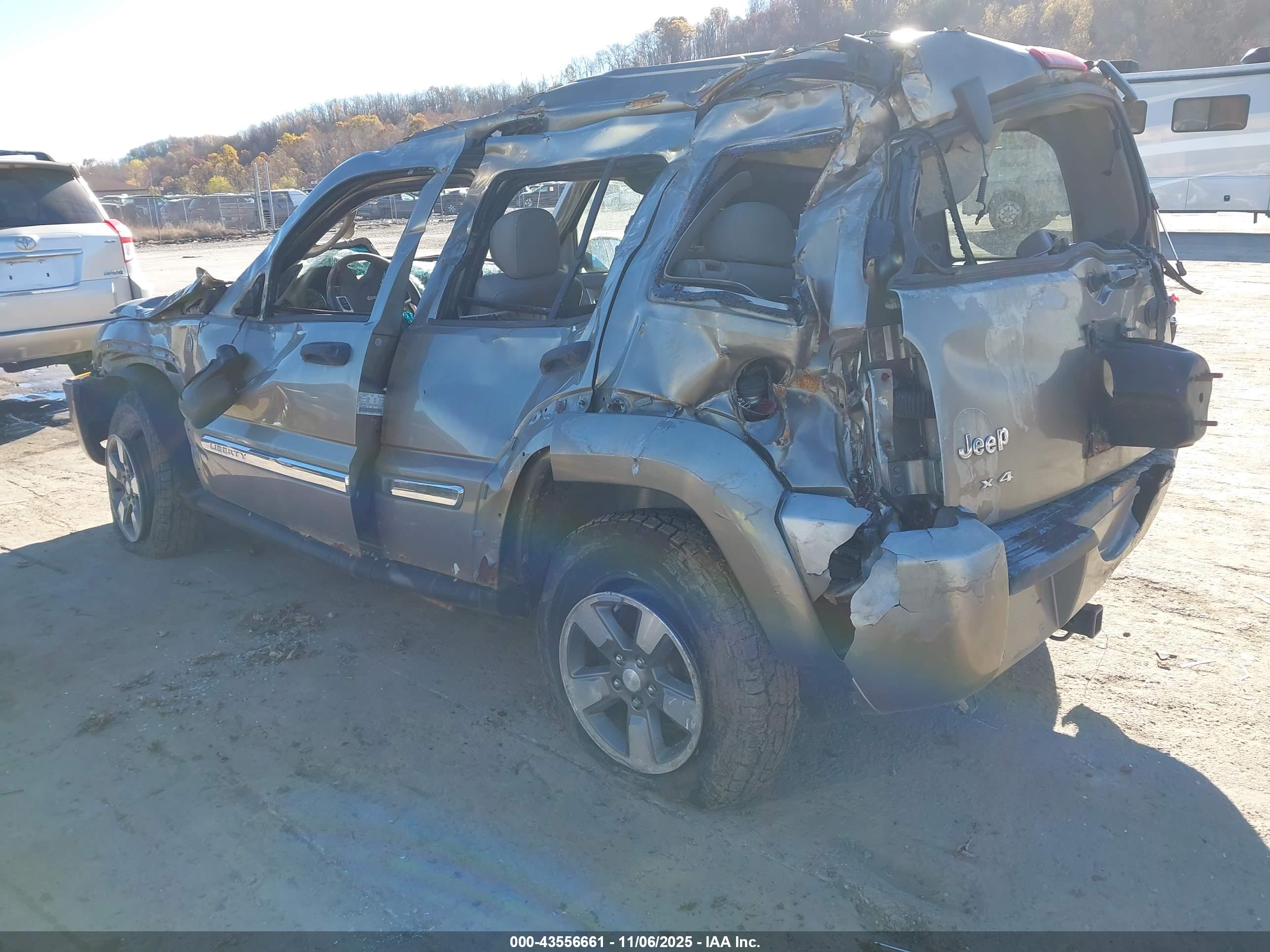 JEEP LIBERTY image 3