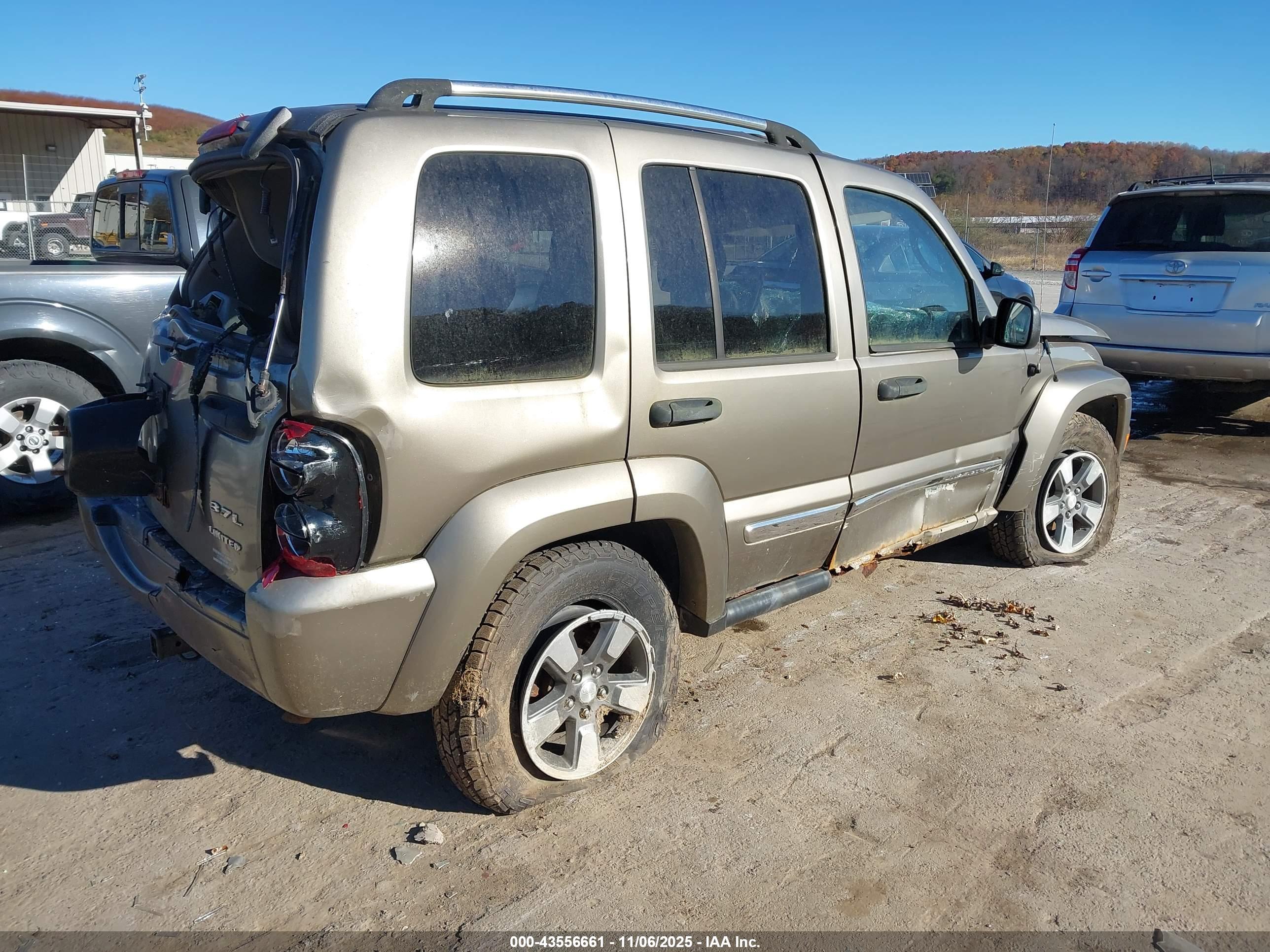 JEEP LIBERTY image 4