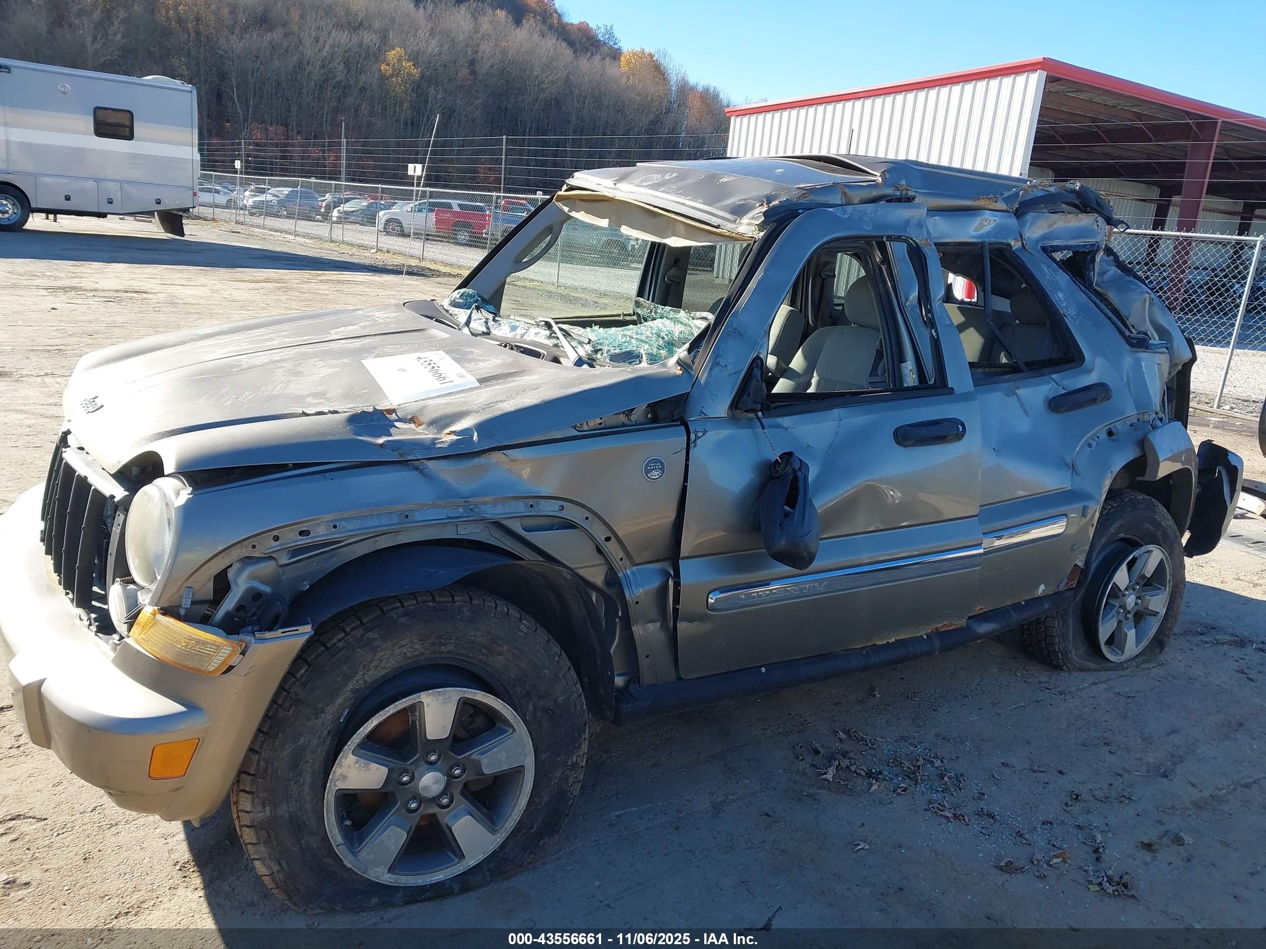 JEEP LIBERTY image 6