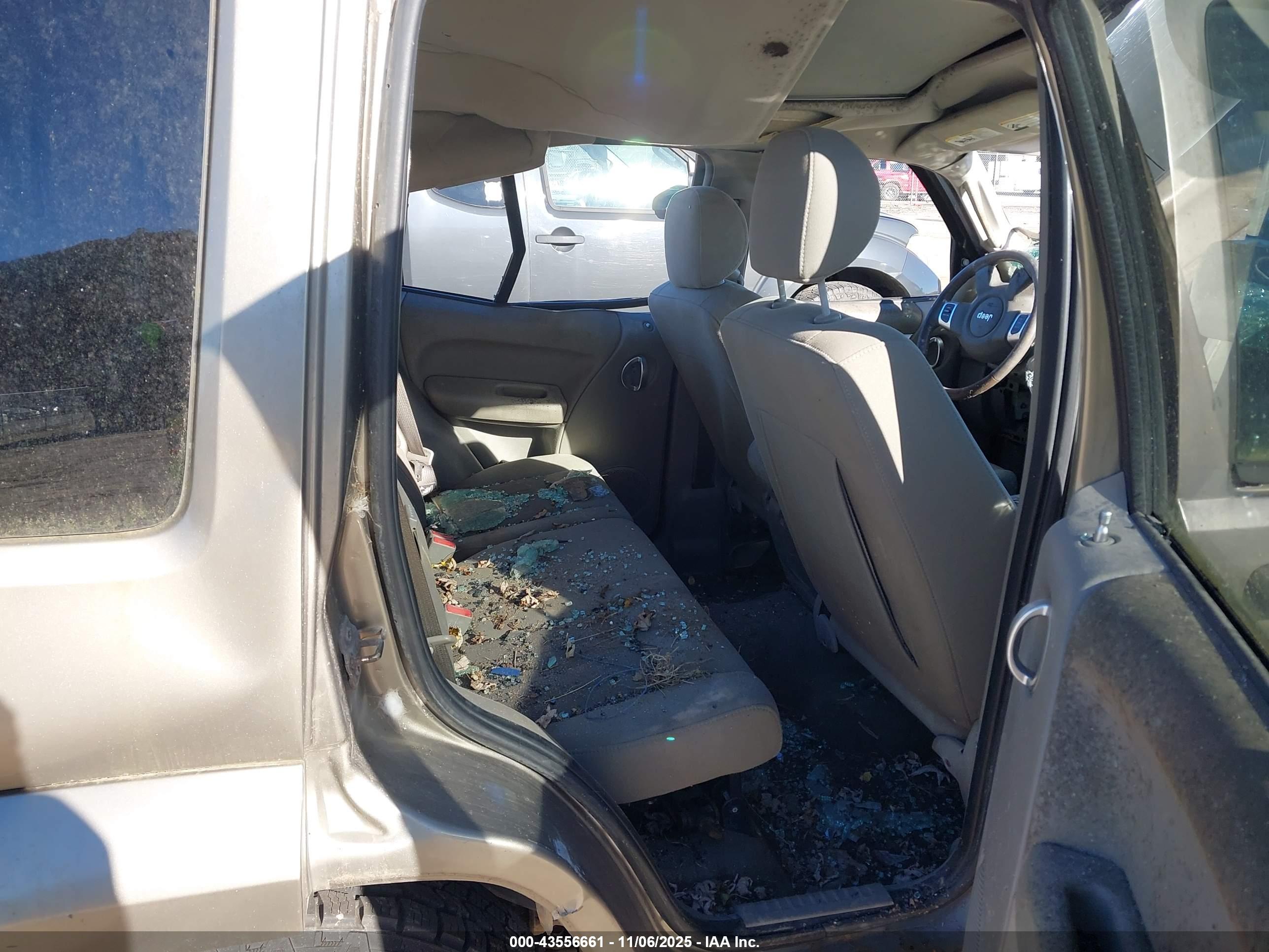 JEEP LIBERTY image 8