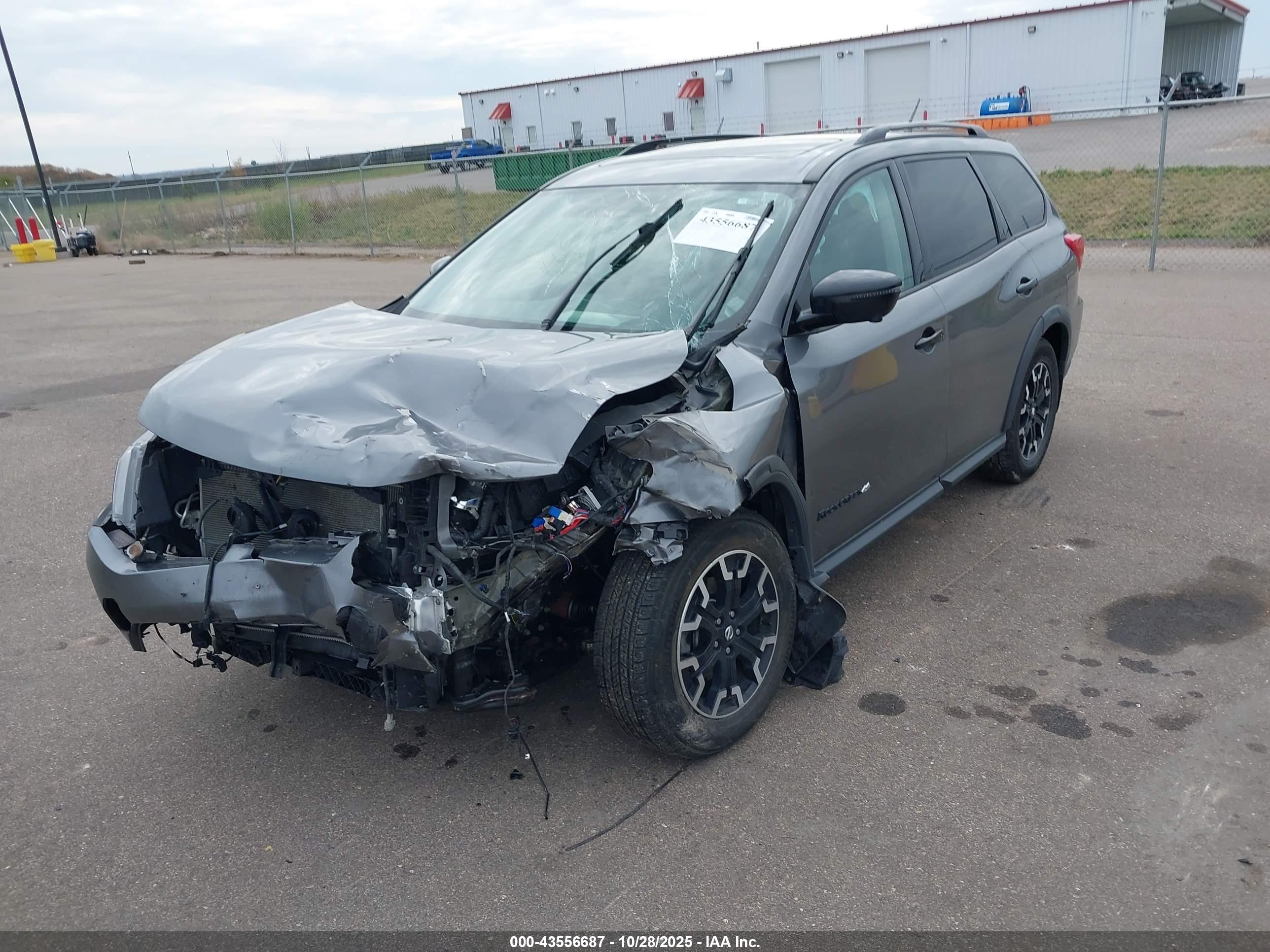 NISSAN PATHFINDER image 2