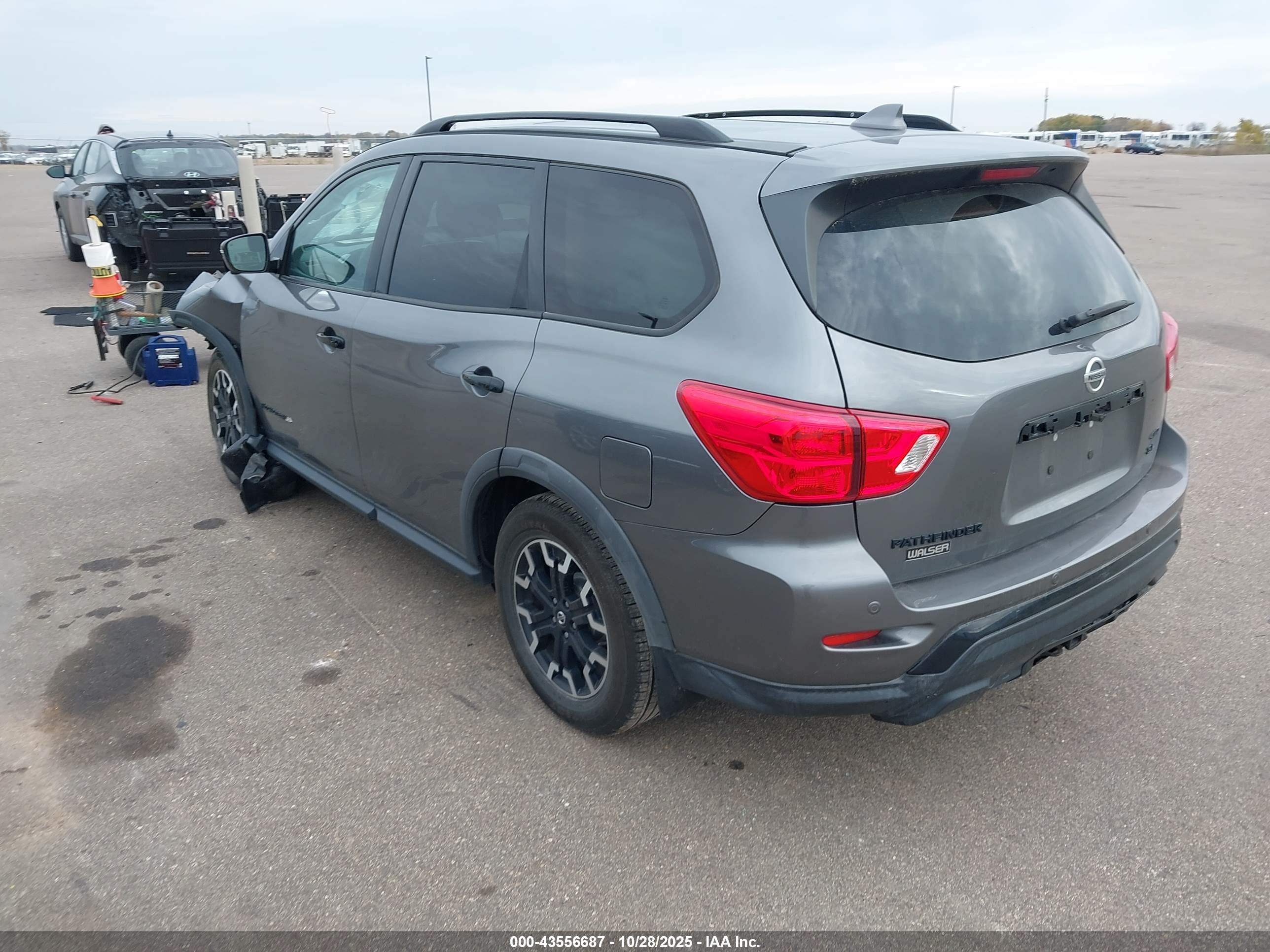 NISSAN PATHFINDER image 3