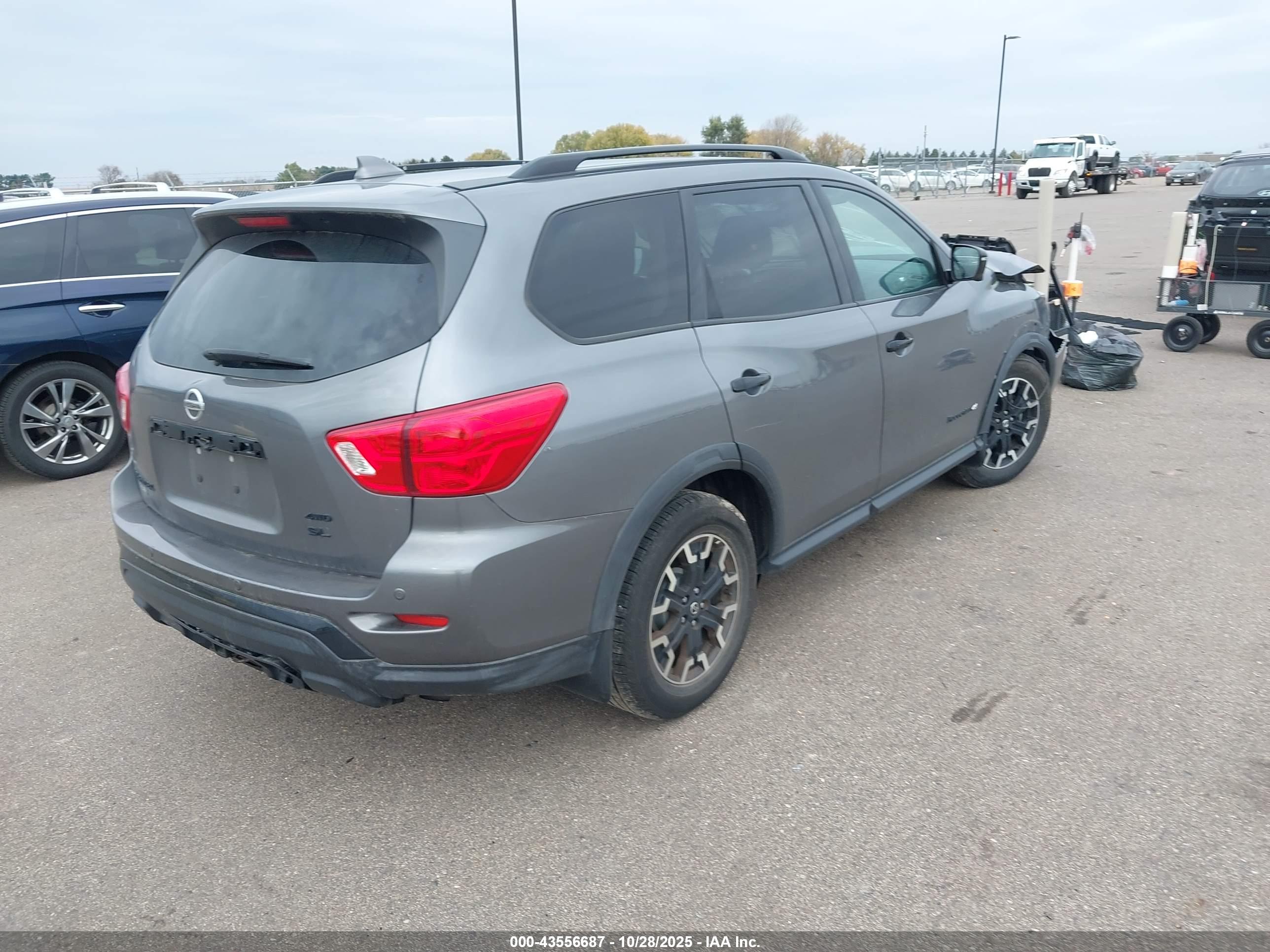 NISSAN PATHFINDER image 4