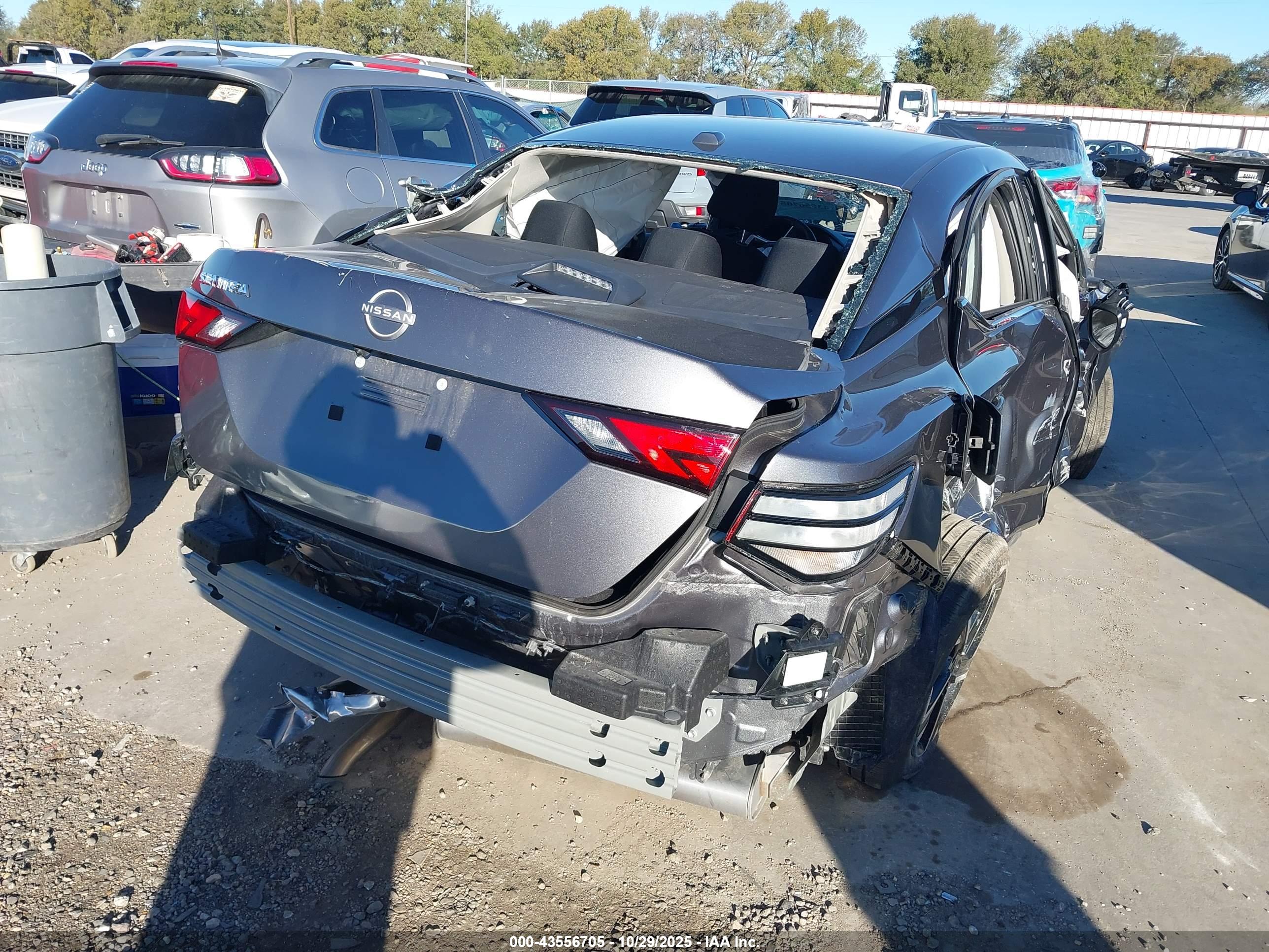 NISSAN SENTRA image 4