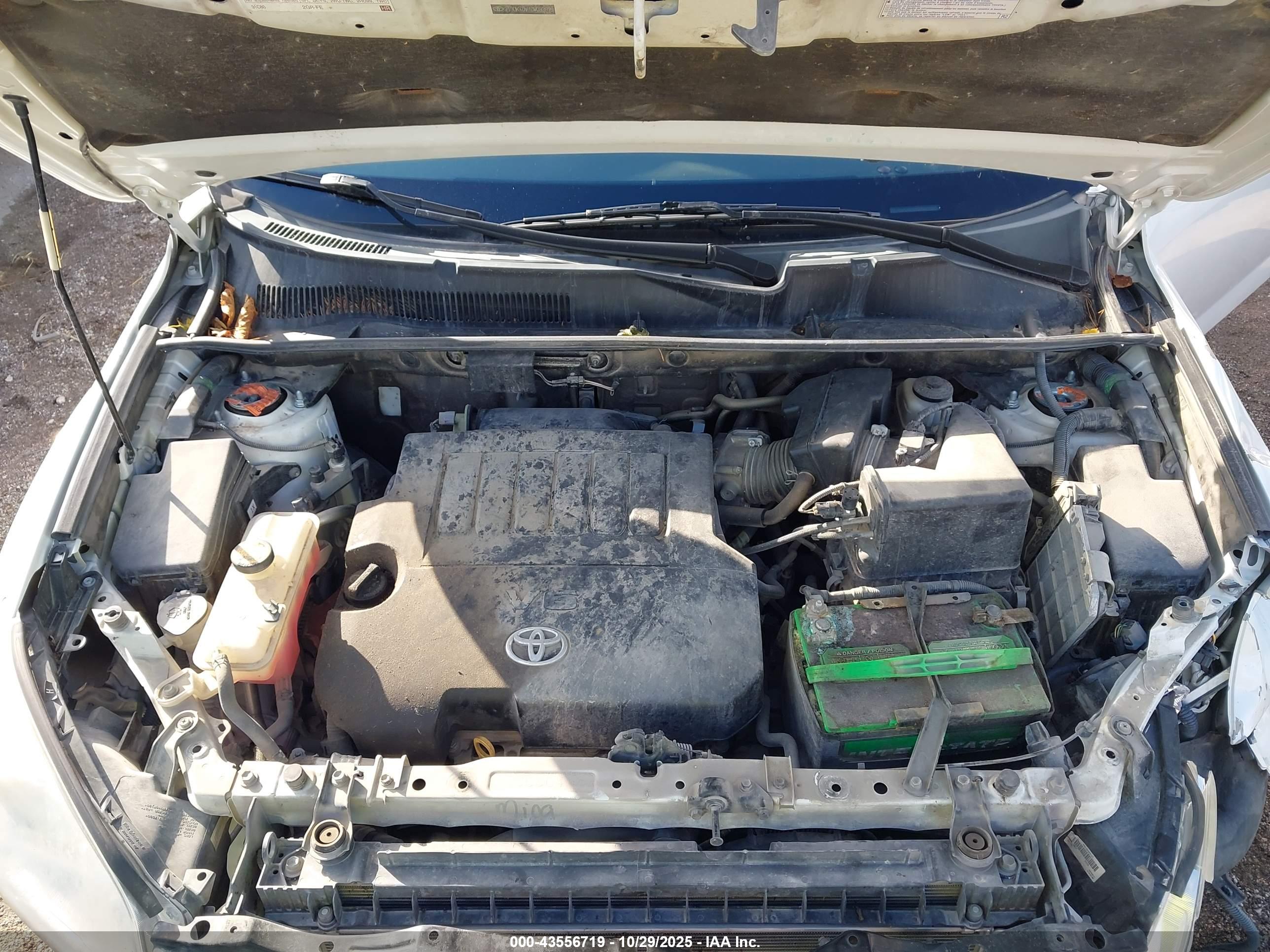TOYOTA RAV4 image 10