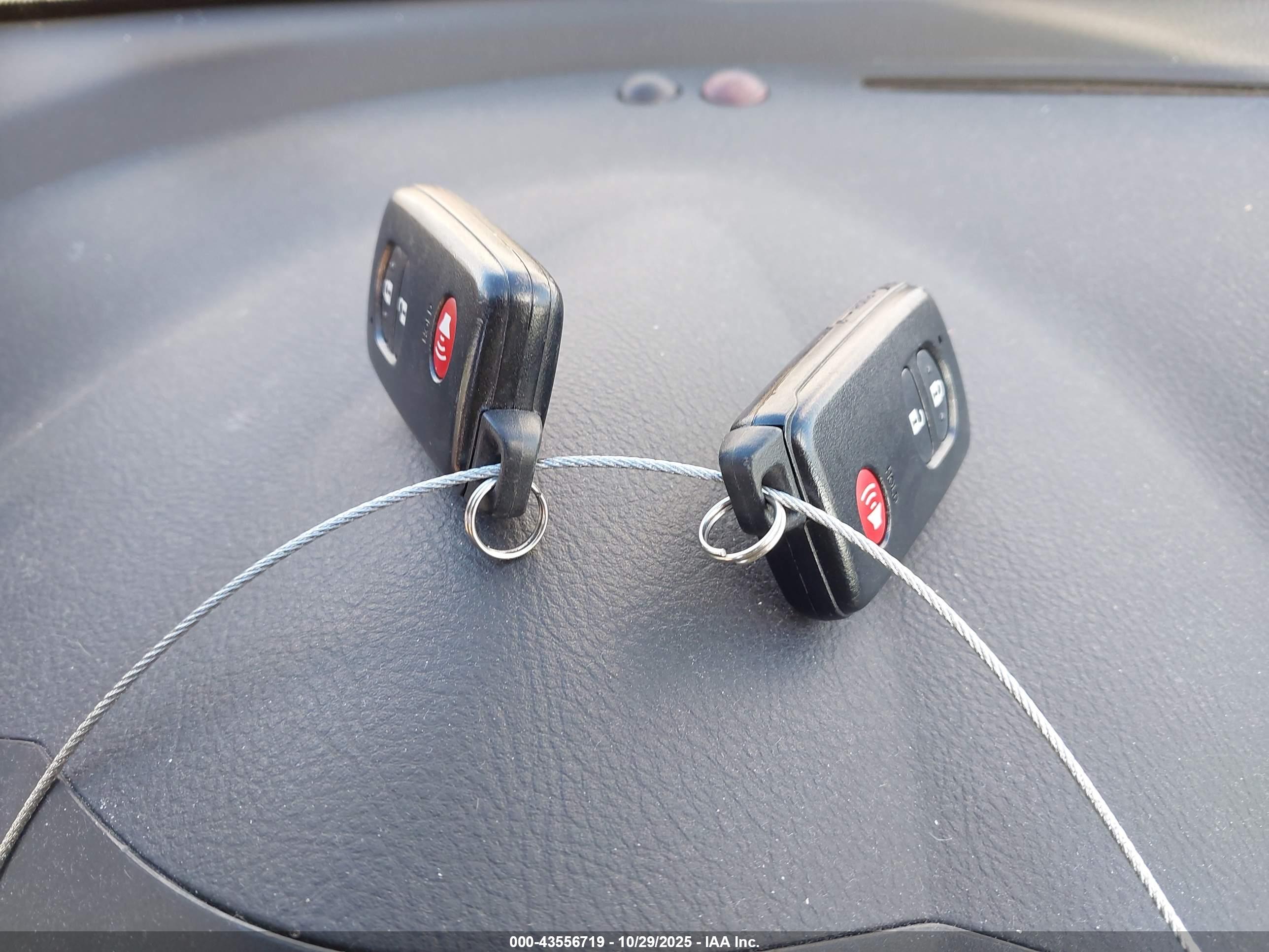 TOYOTA RAV4 image 11