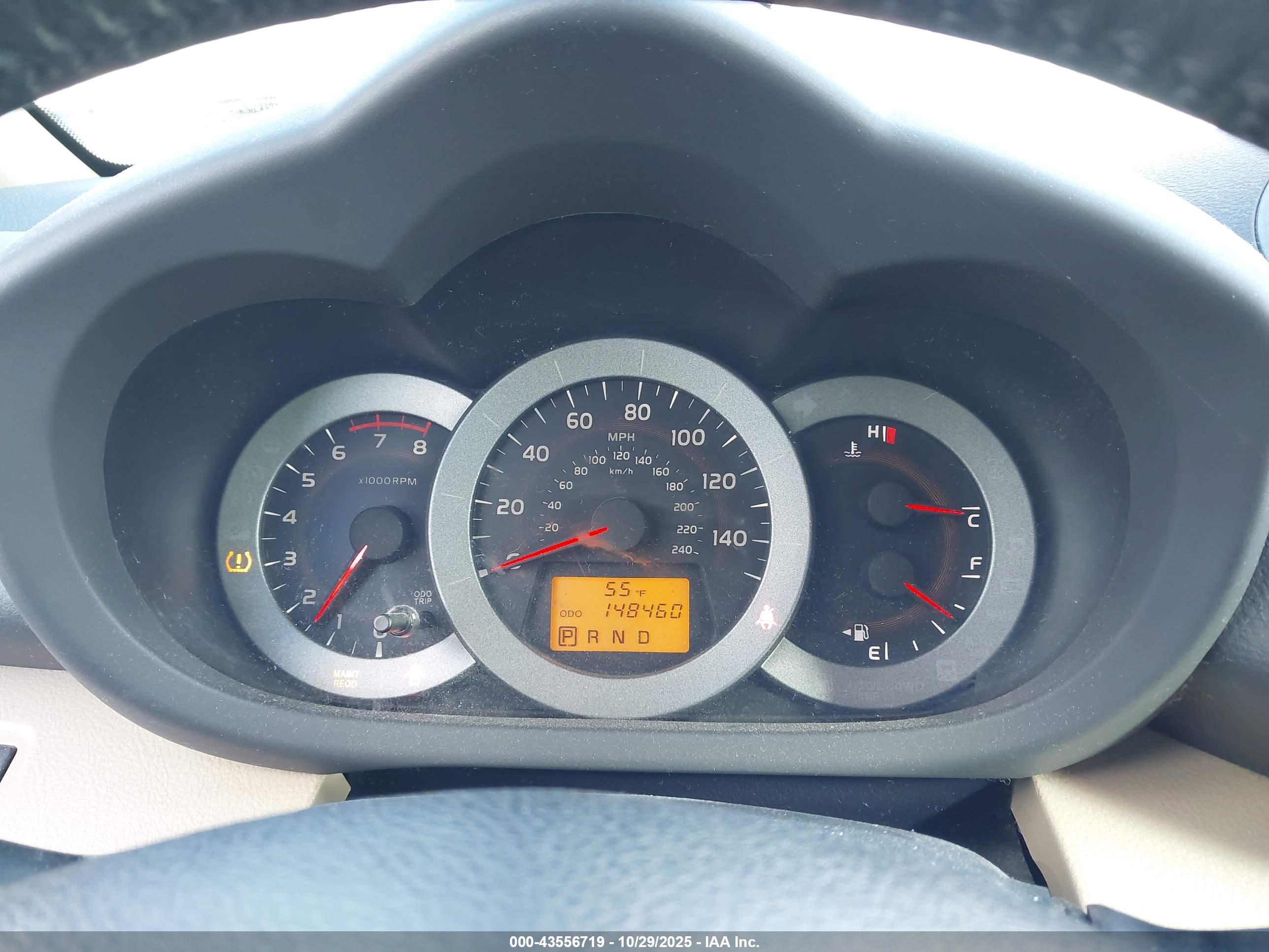 TOYOTA RAV4 image 7