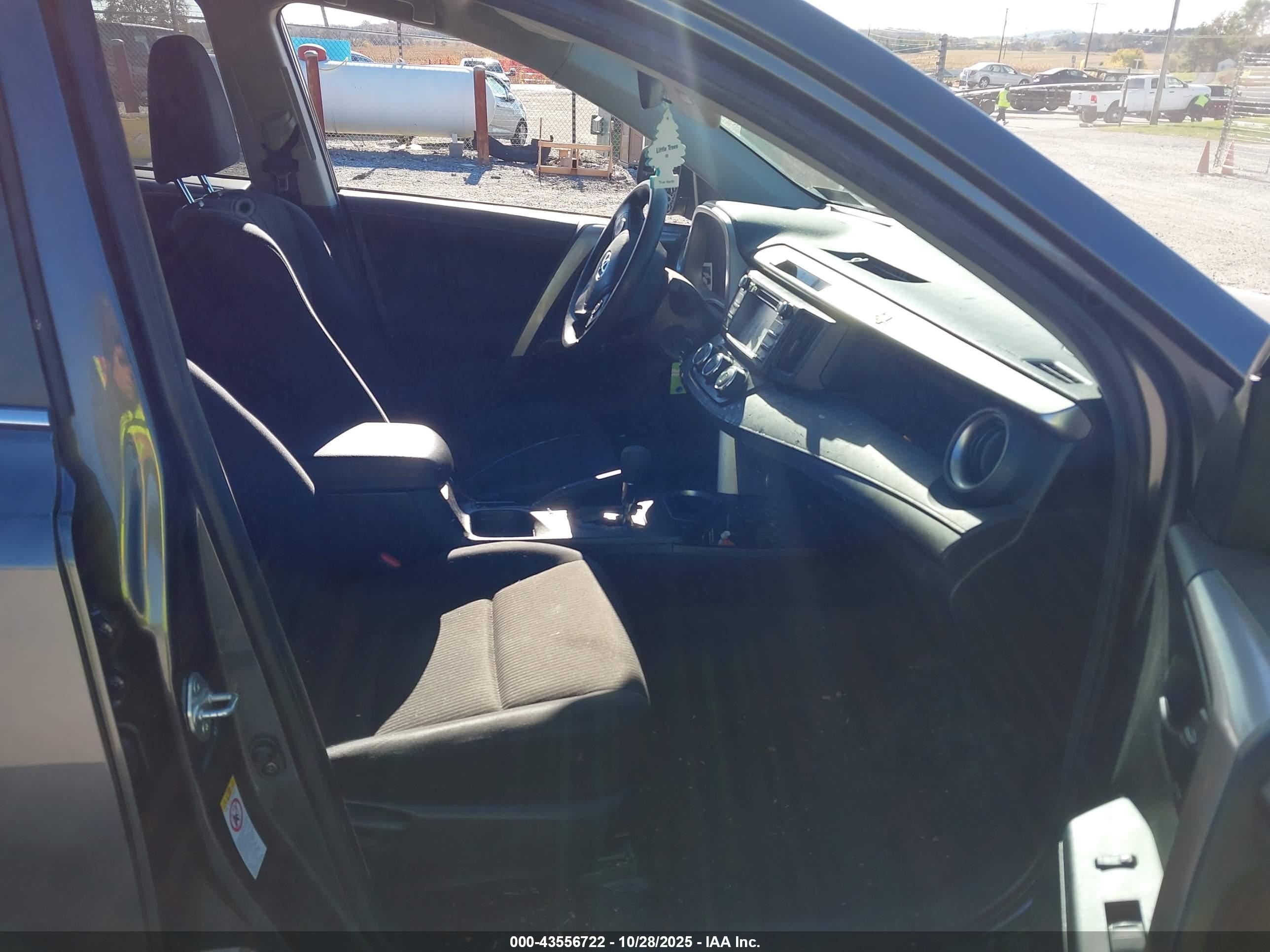TOYOTA RAV4 image 5