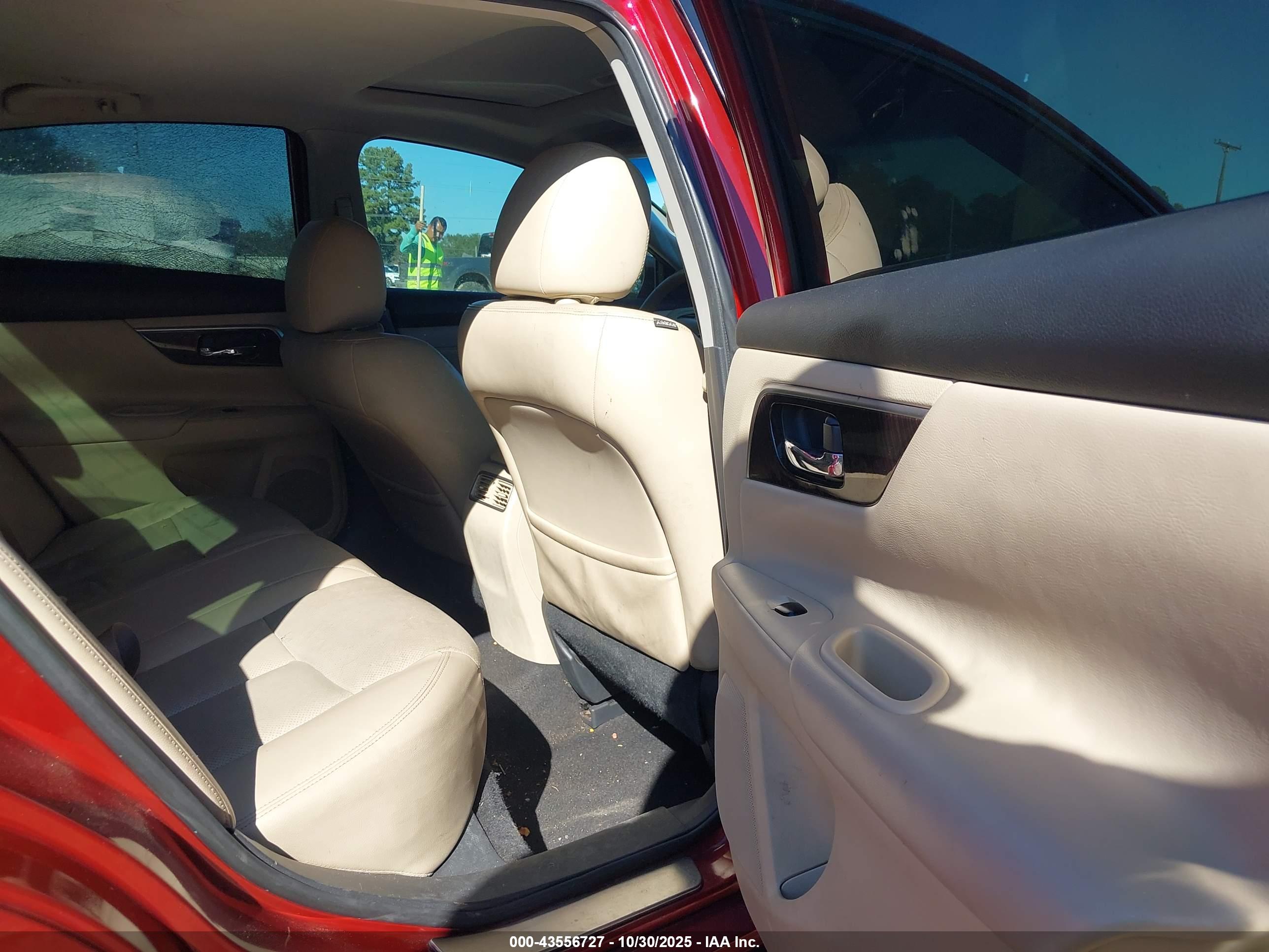 NISSAN ALTIMA image 8