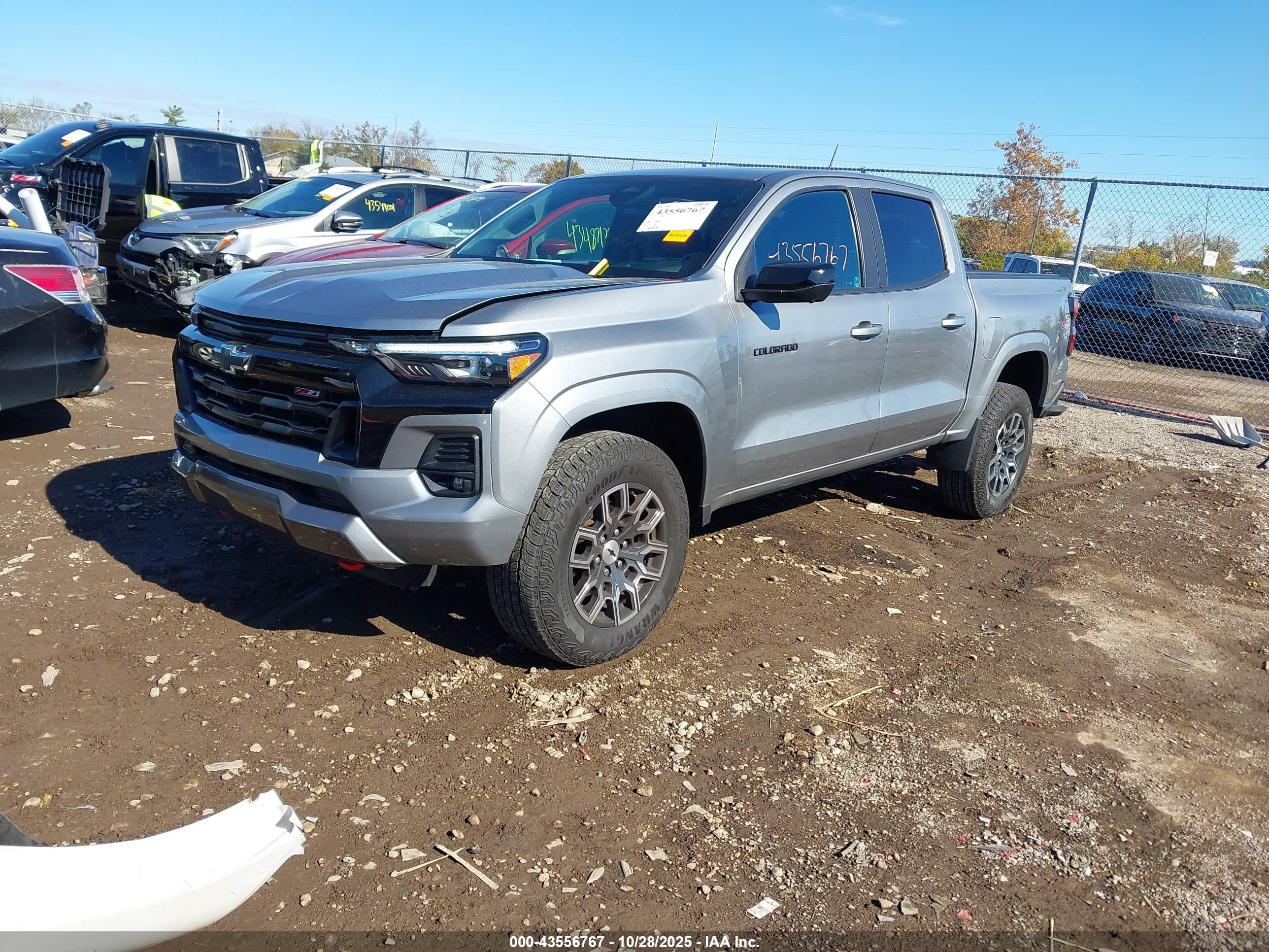 CHEVROLET COLORADO image 2