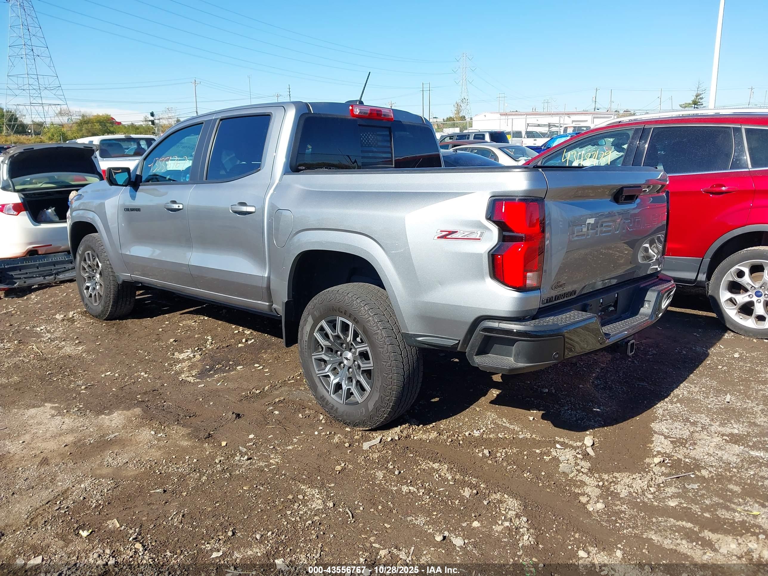 CHEVROLET COLORADO image 3