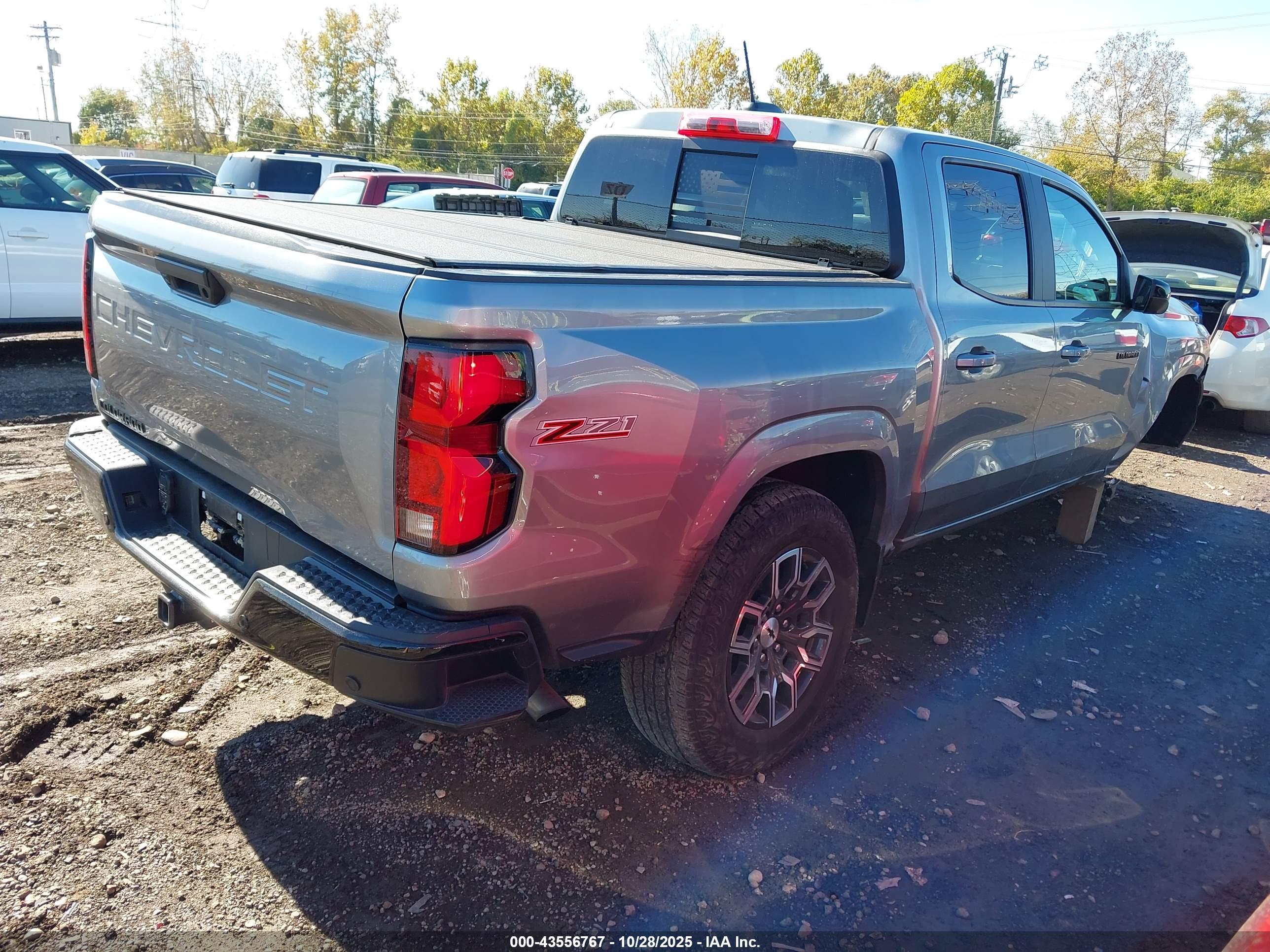 CHEVROLET COLORADO image 4