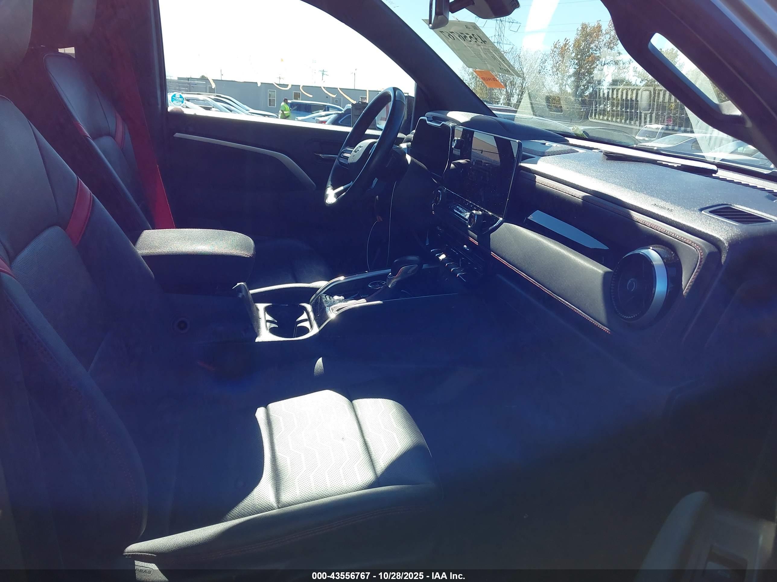 CHEVROLET COLORADO image 5