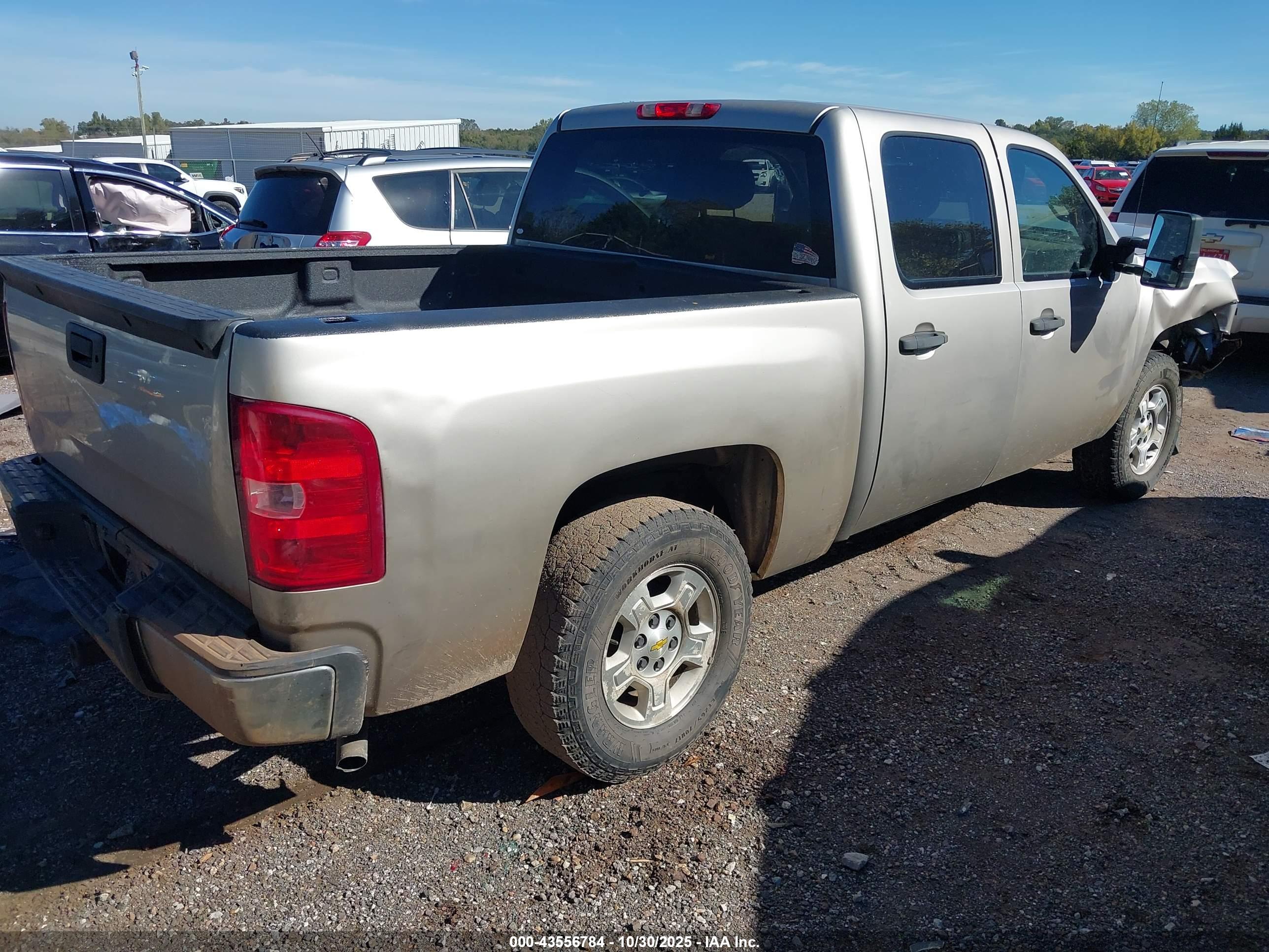 CHEVROLET SILVERADO image 4
