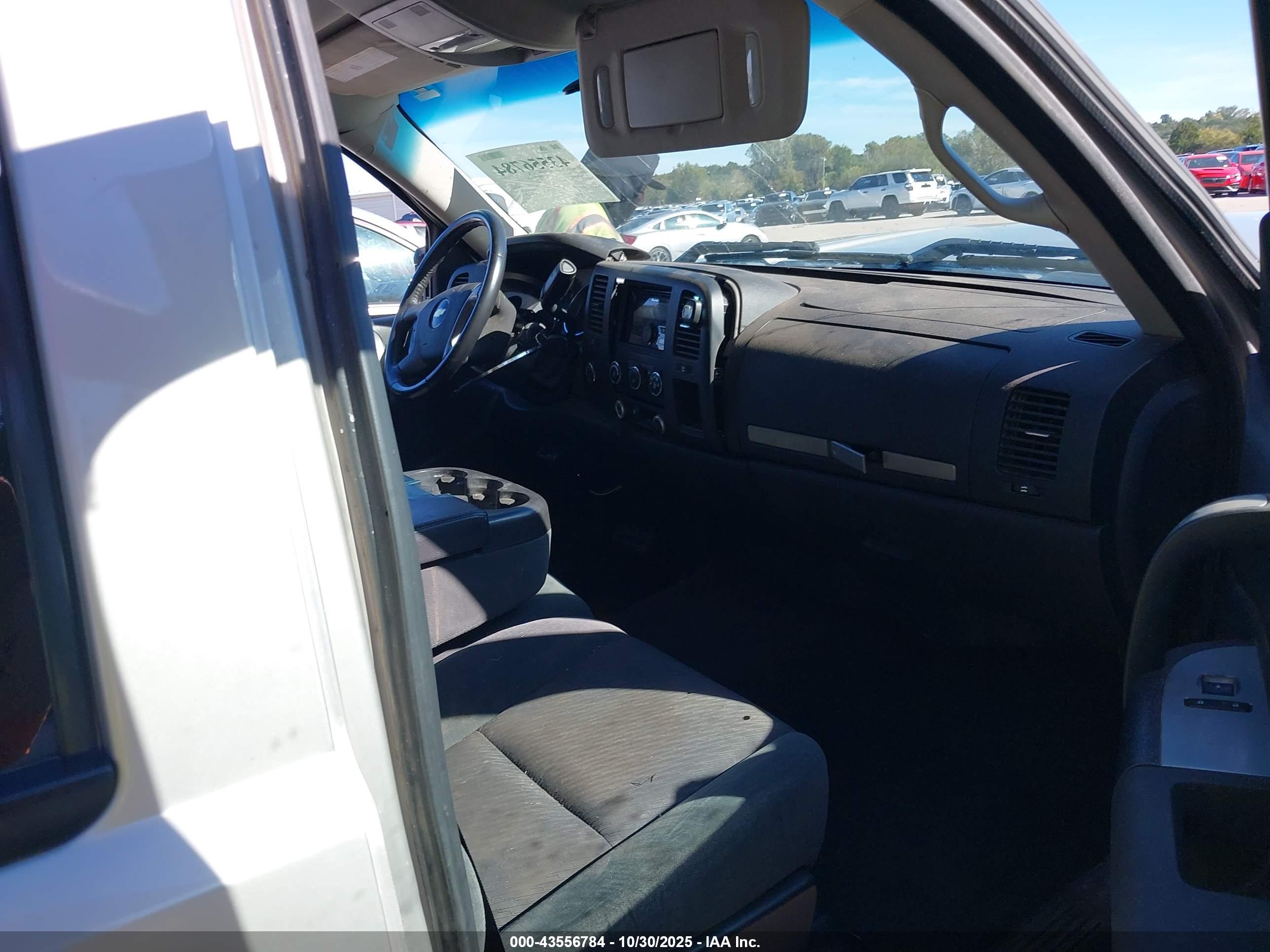 CHEVROLET SILVERADO image 5