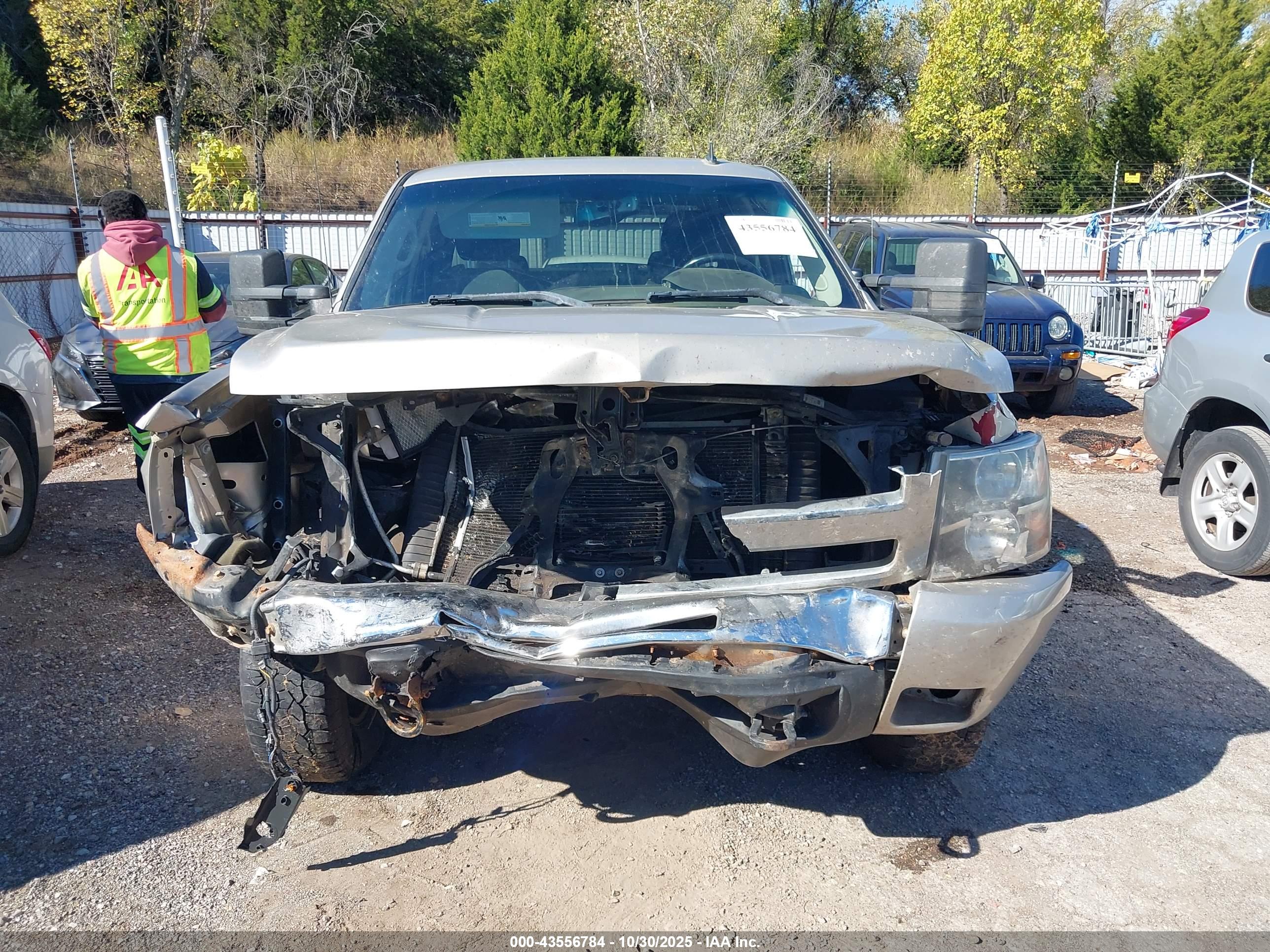 CHEVROLET SILVERADO image 6