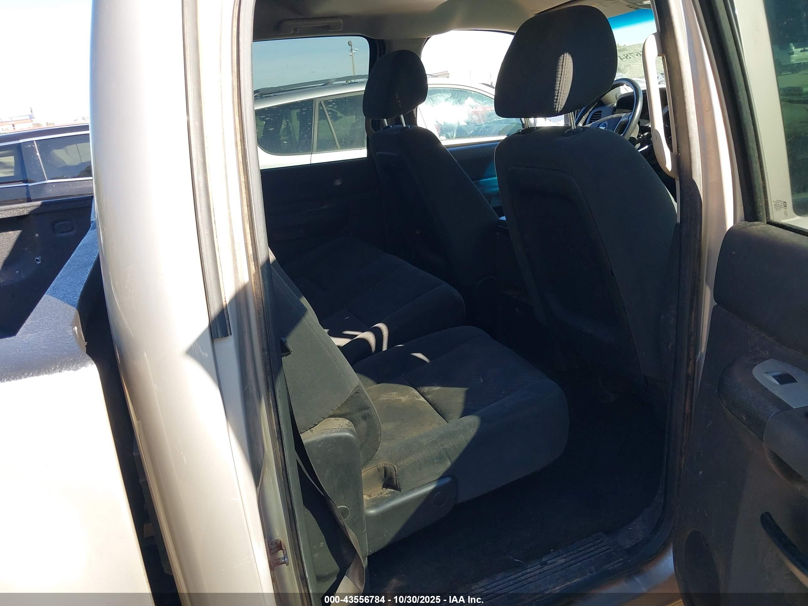CHEVROLET SILVERADO image 8