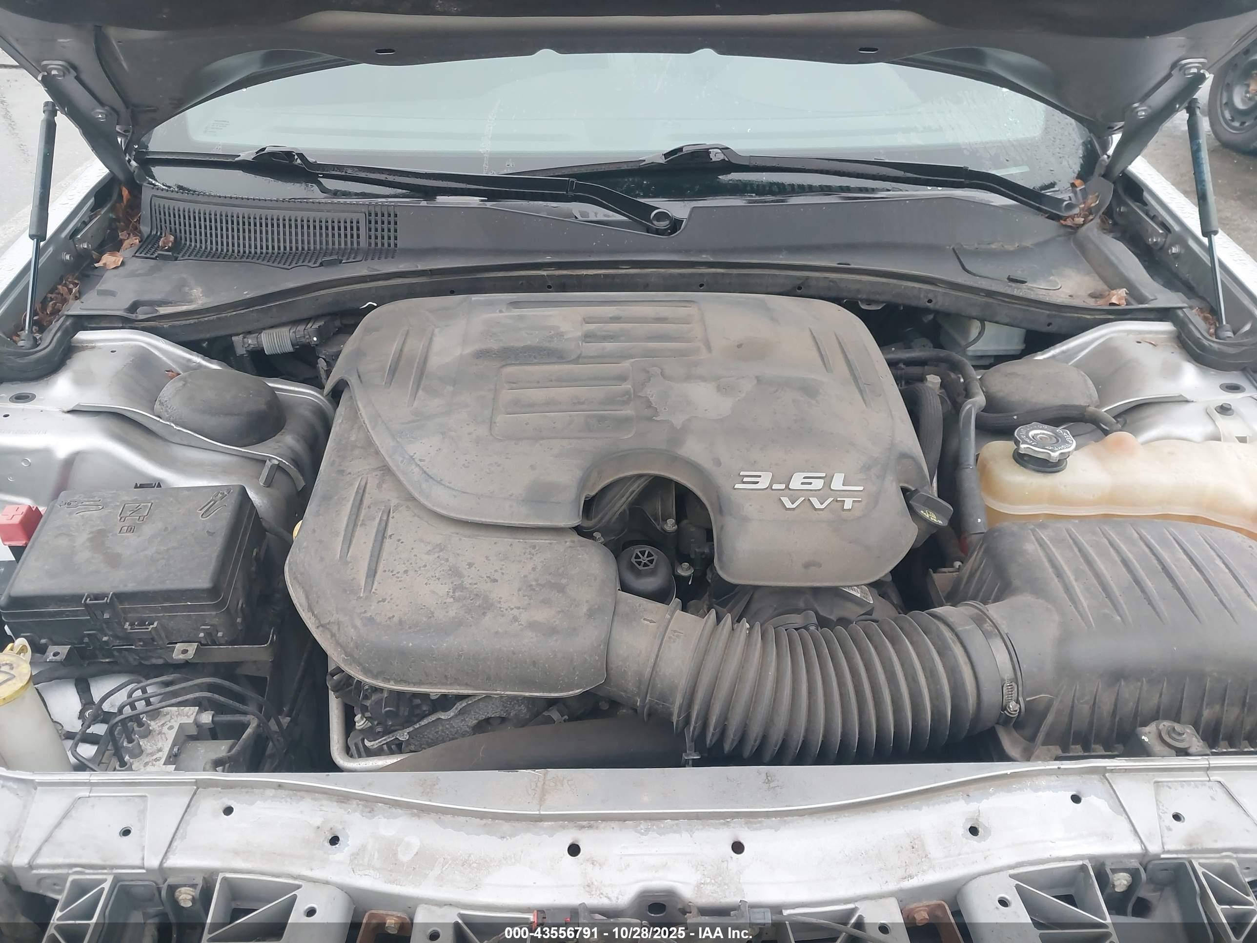 CHRYSLER 300 image 10