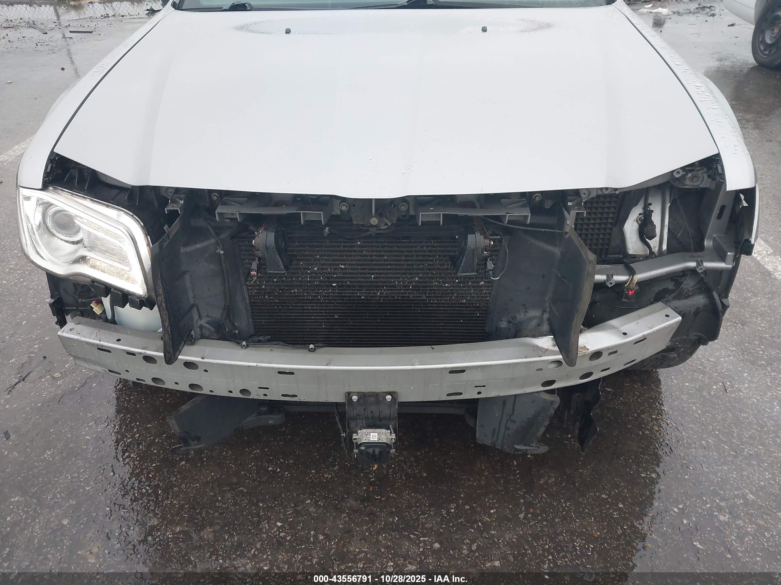 CHRYSLER 300 image 6