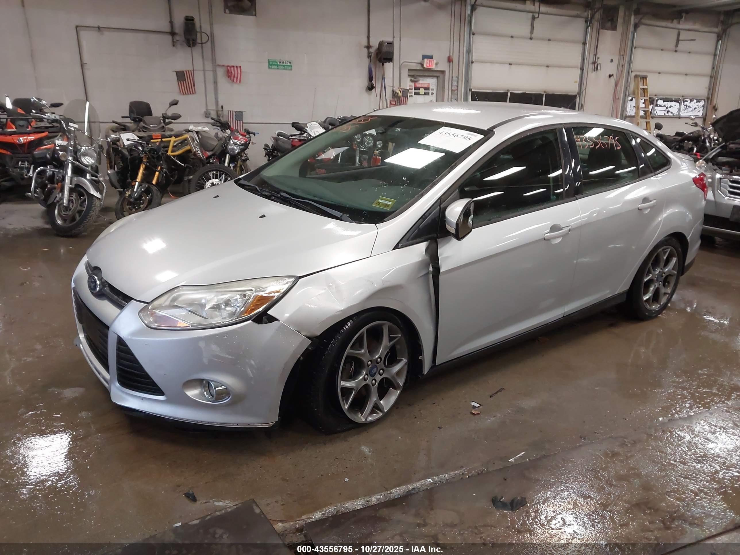 FORD FOCUS image 2