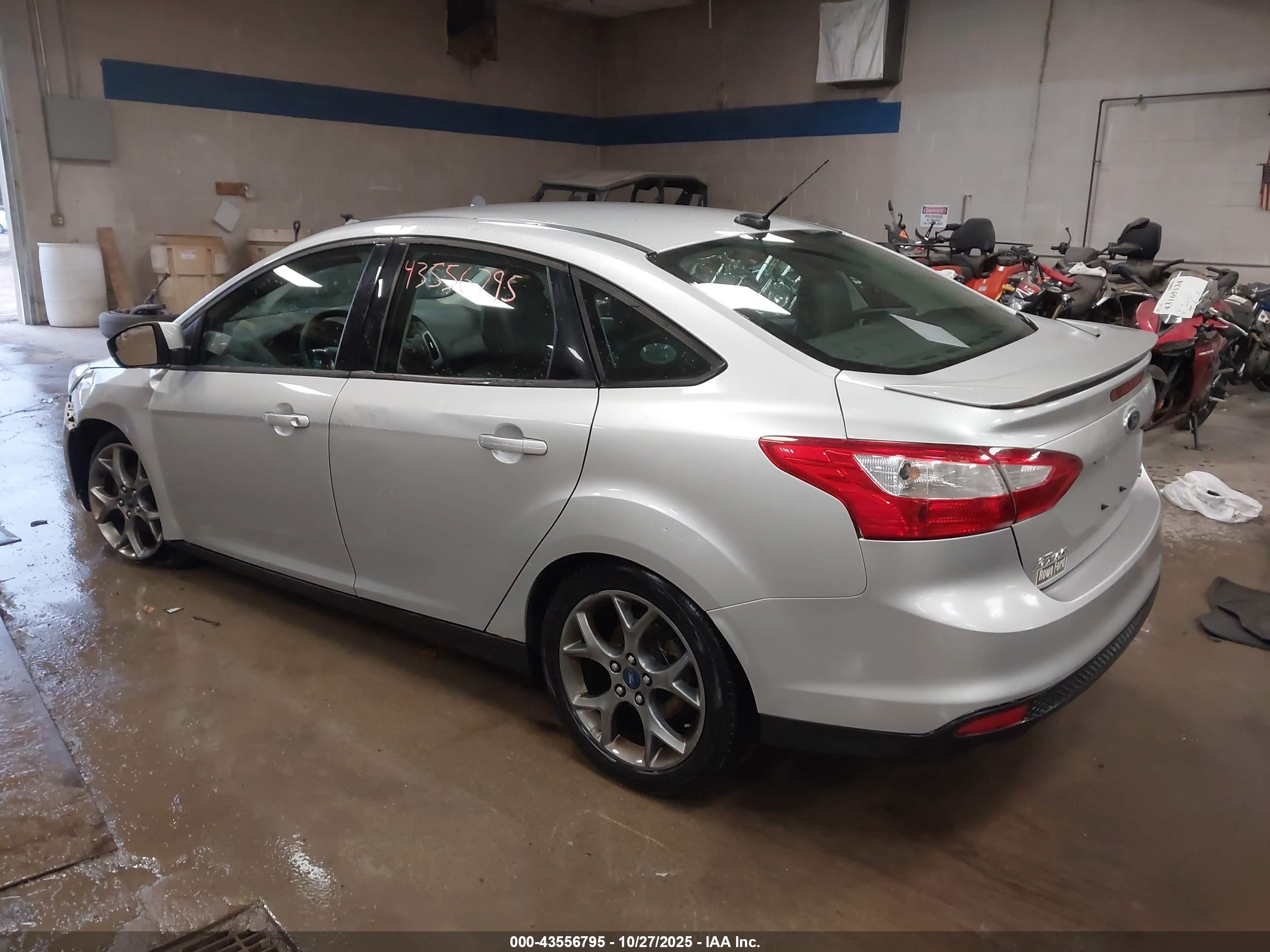 FORD FOCUS image 3