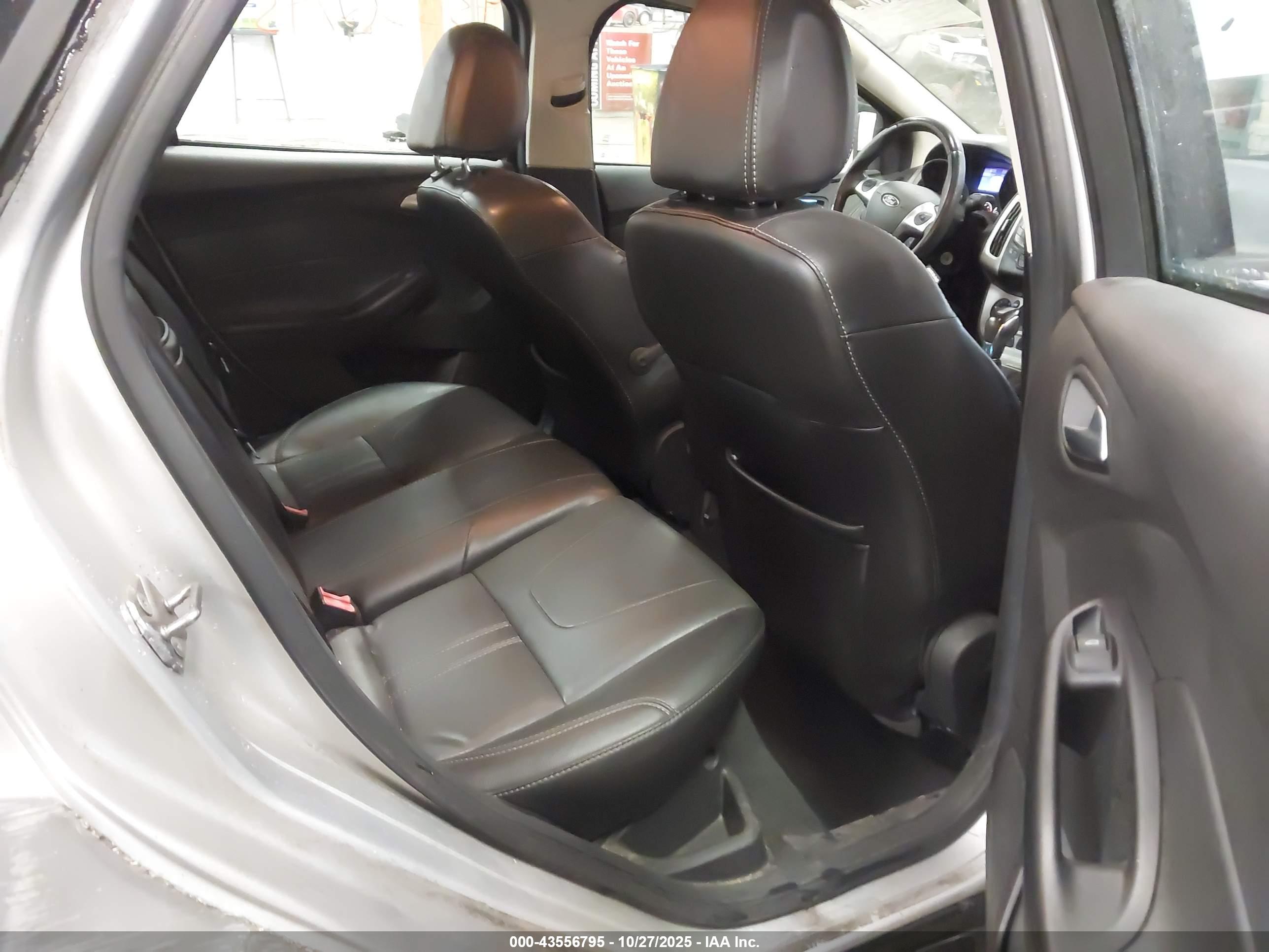 FORD FOCUS image 8