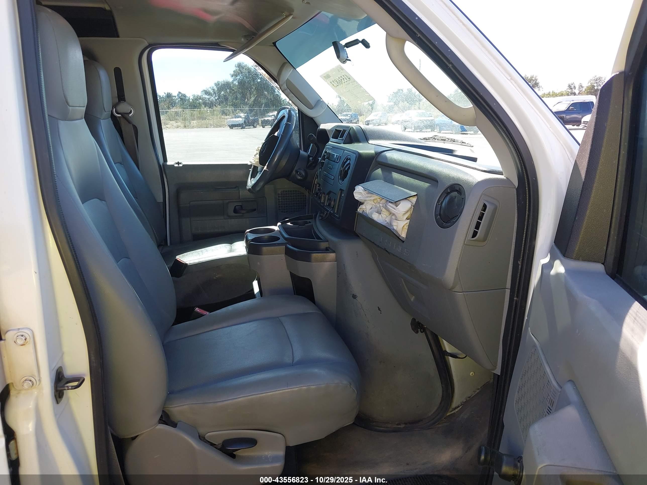 FORD E-150 image 5