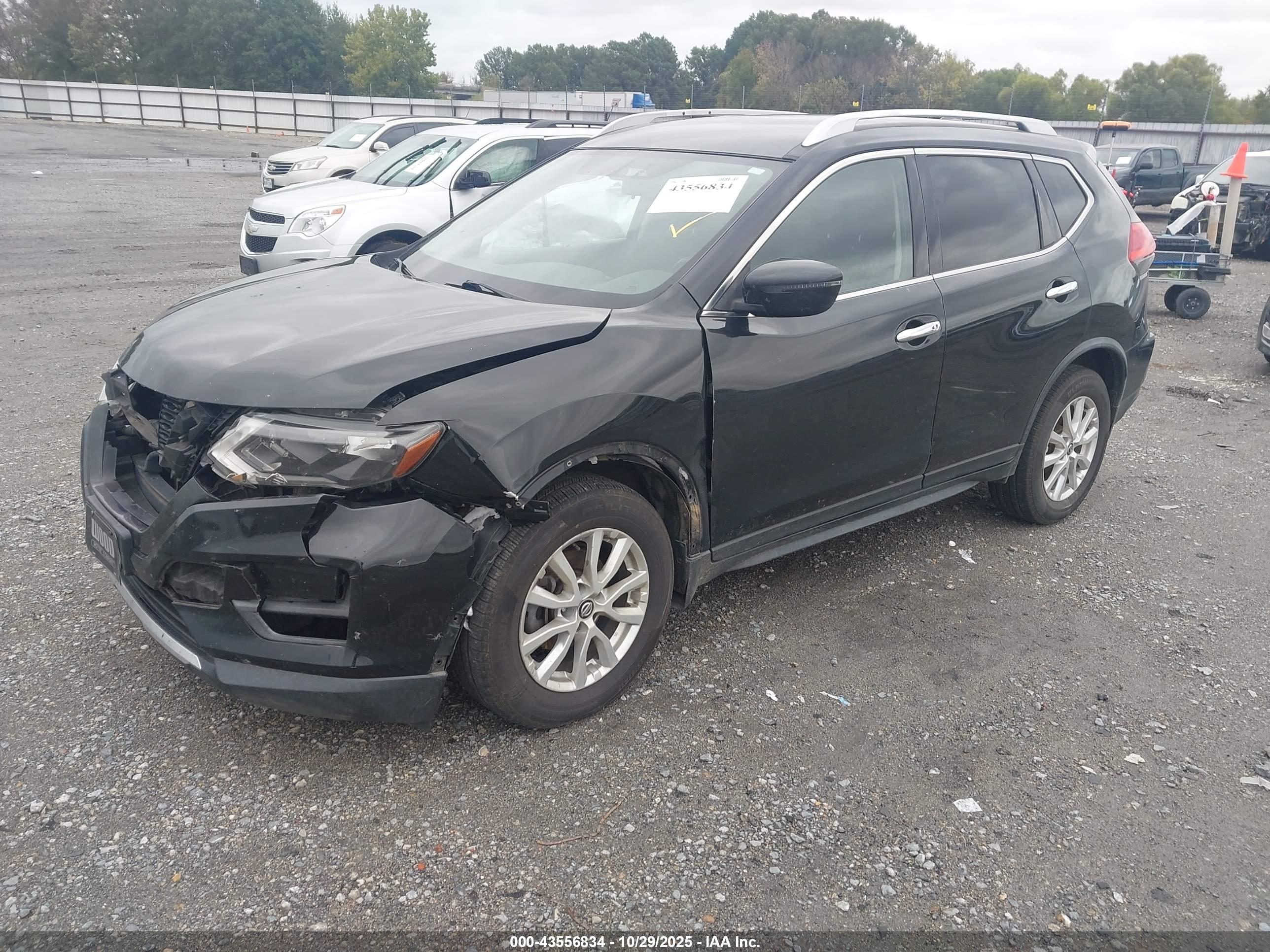 NISSAN ROGUE image 2