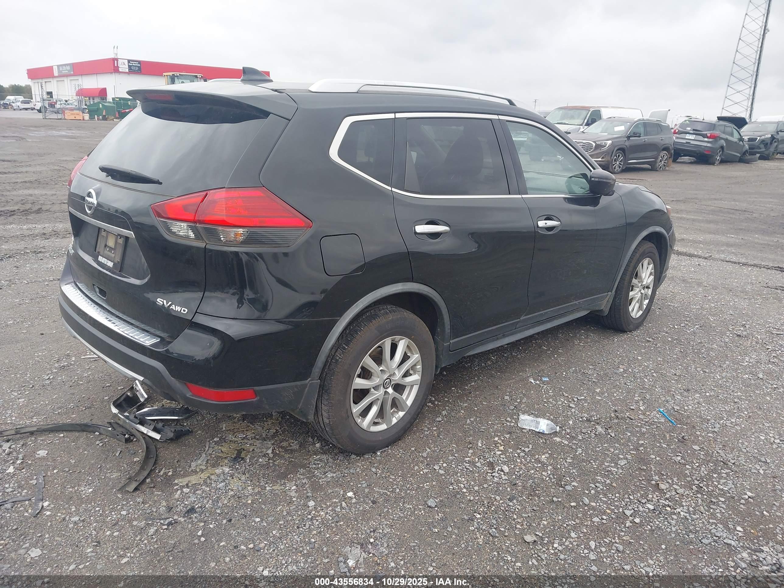 NISSAN ROGUE image 4