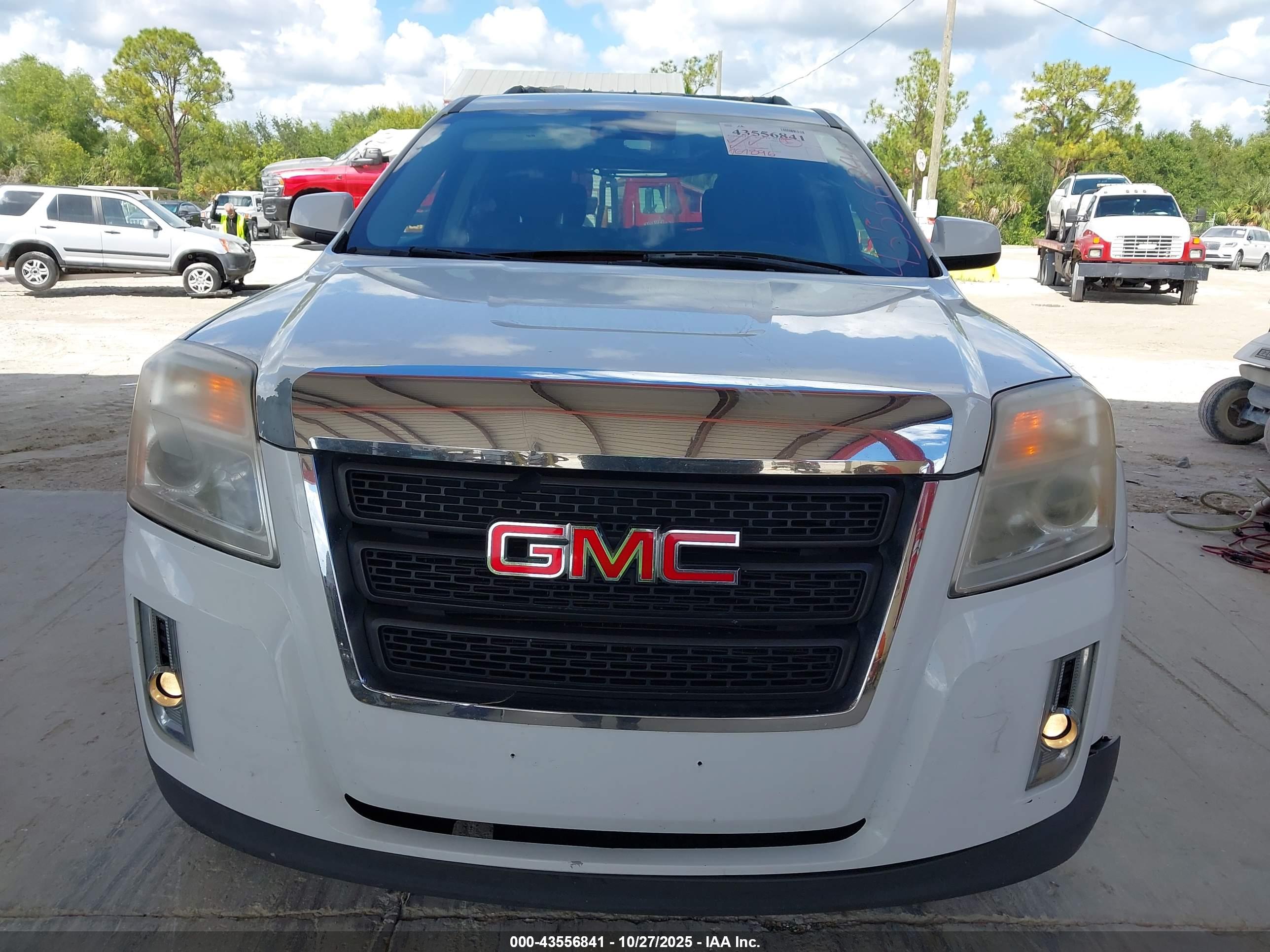 GMC TERRAIN image 6