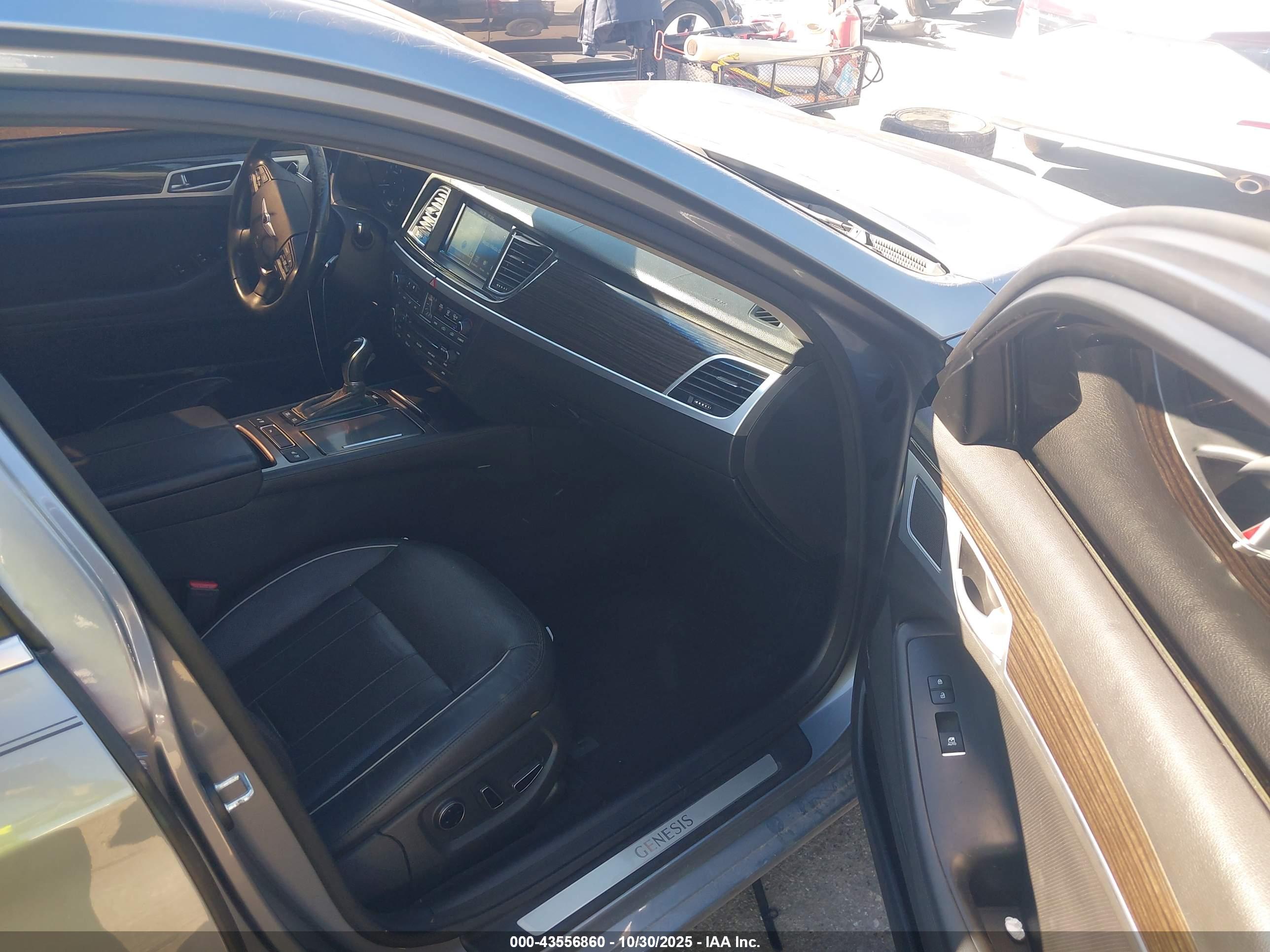 HYUNDAI GENESIS image 5