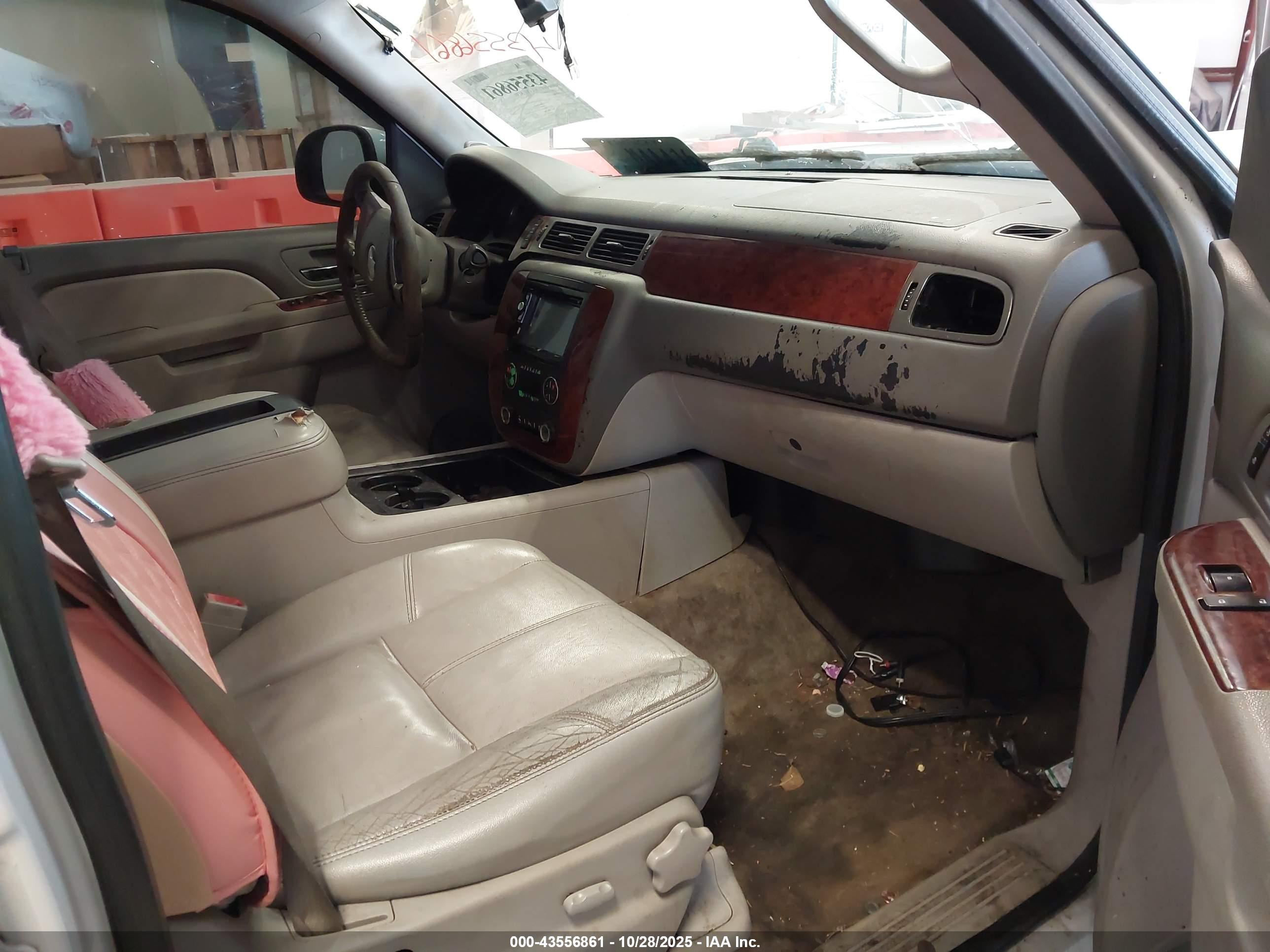 CHEVROLET TAHOE image 5