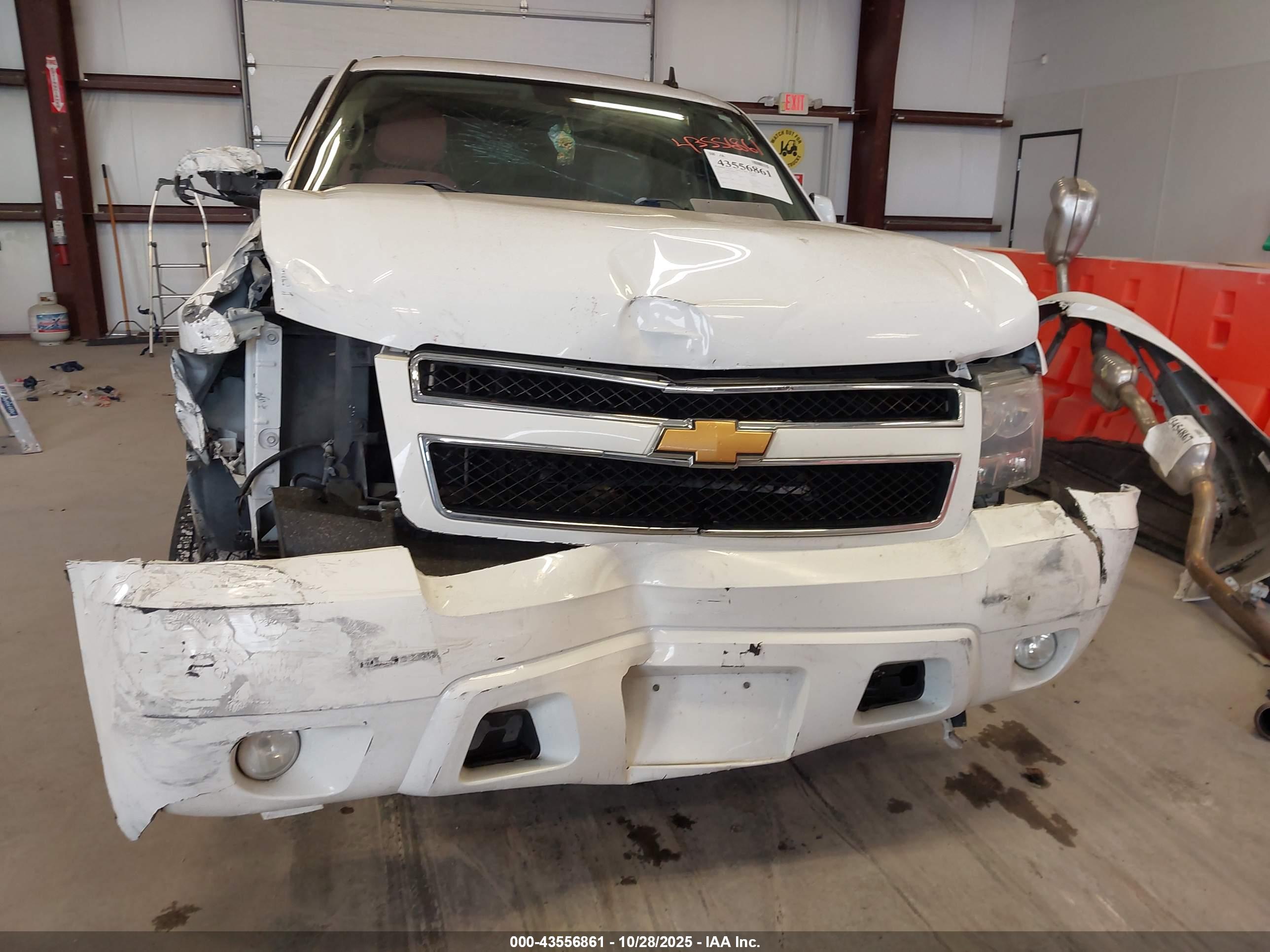 CHEVROLET TAHOE image 6